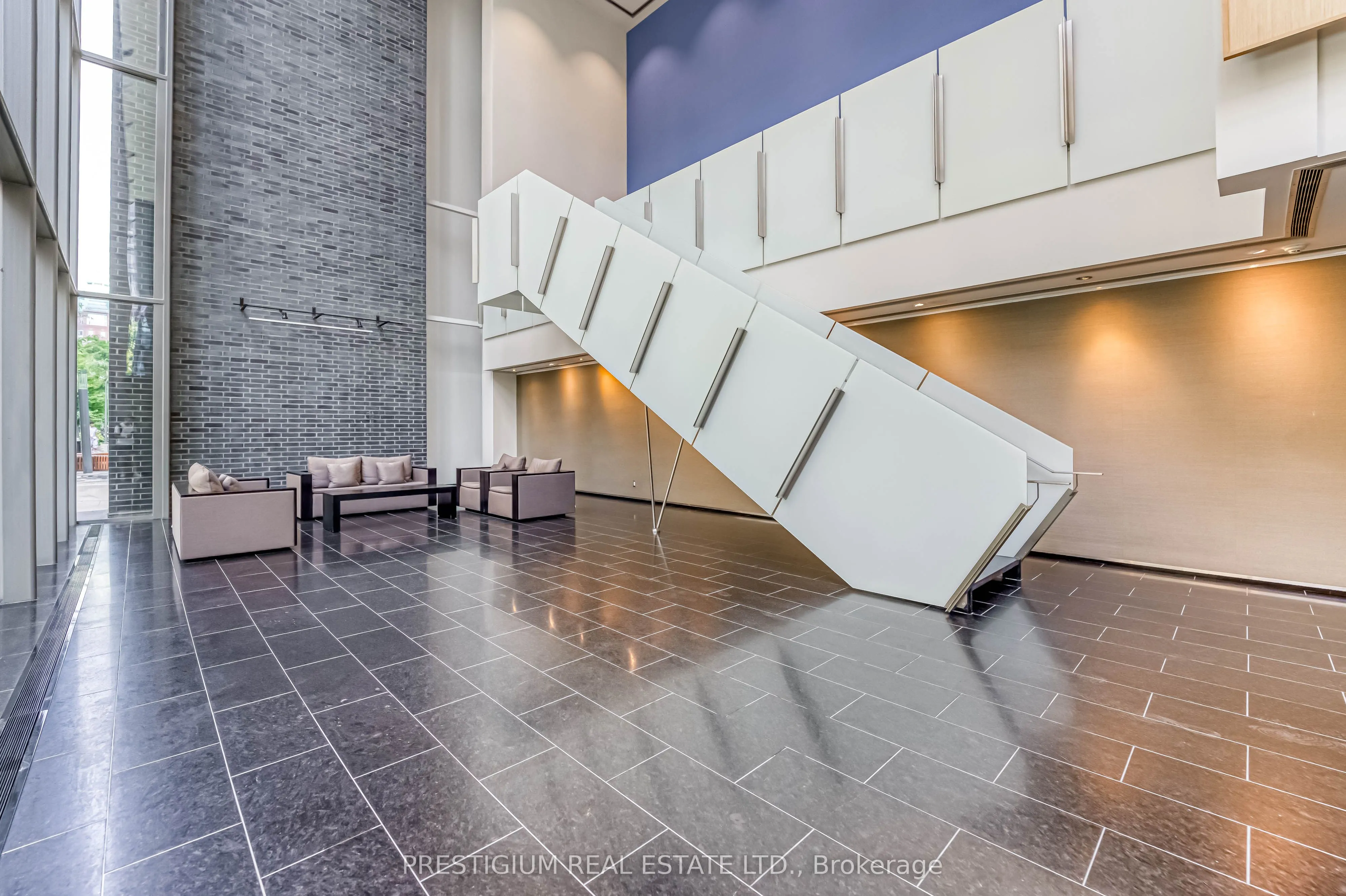33 CHARLES Street E, #3704