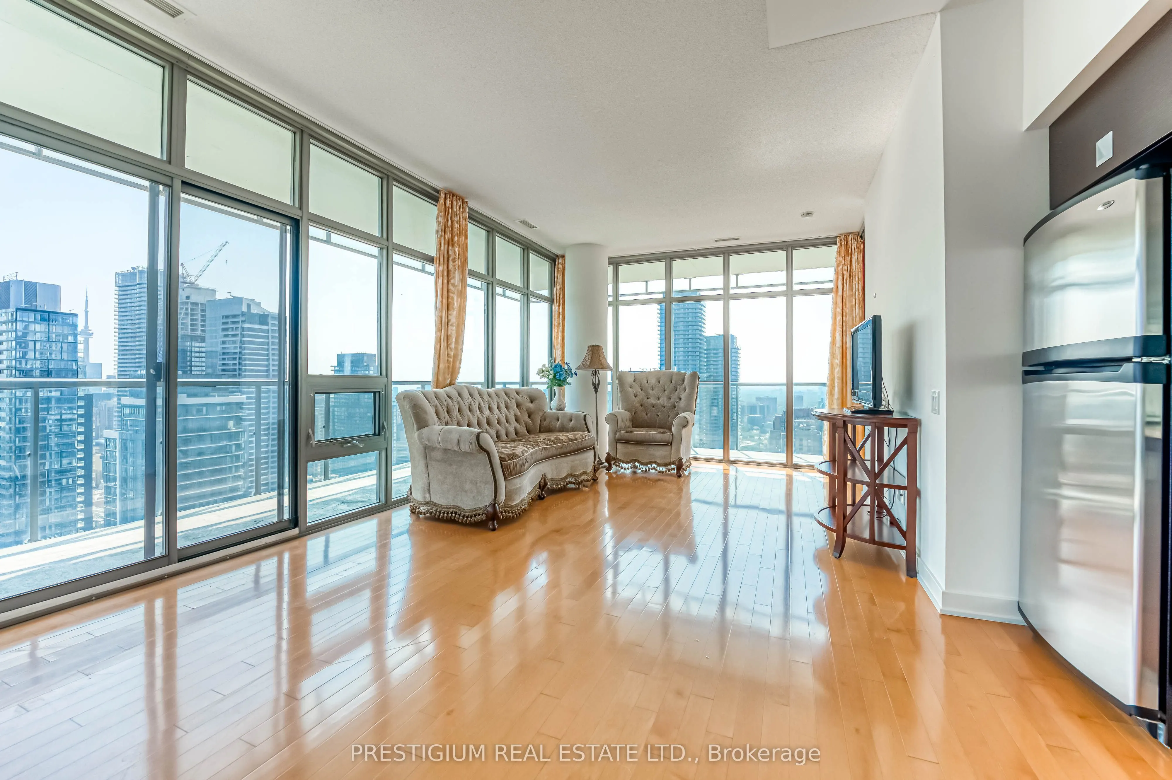 33 CHARLES Street E, #3704