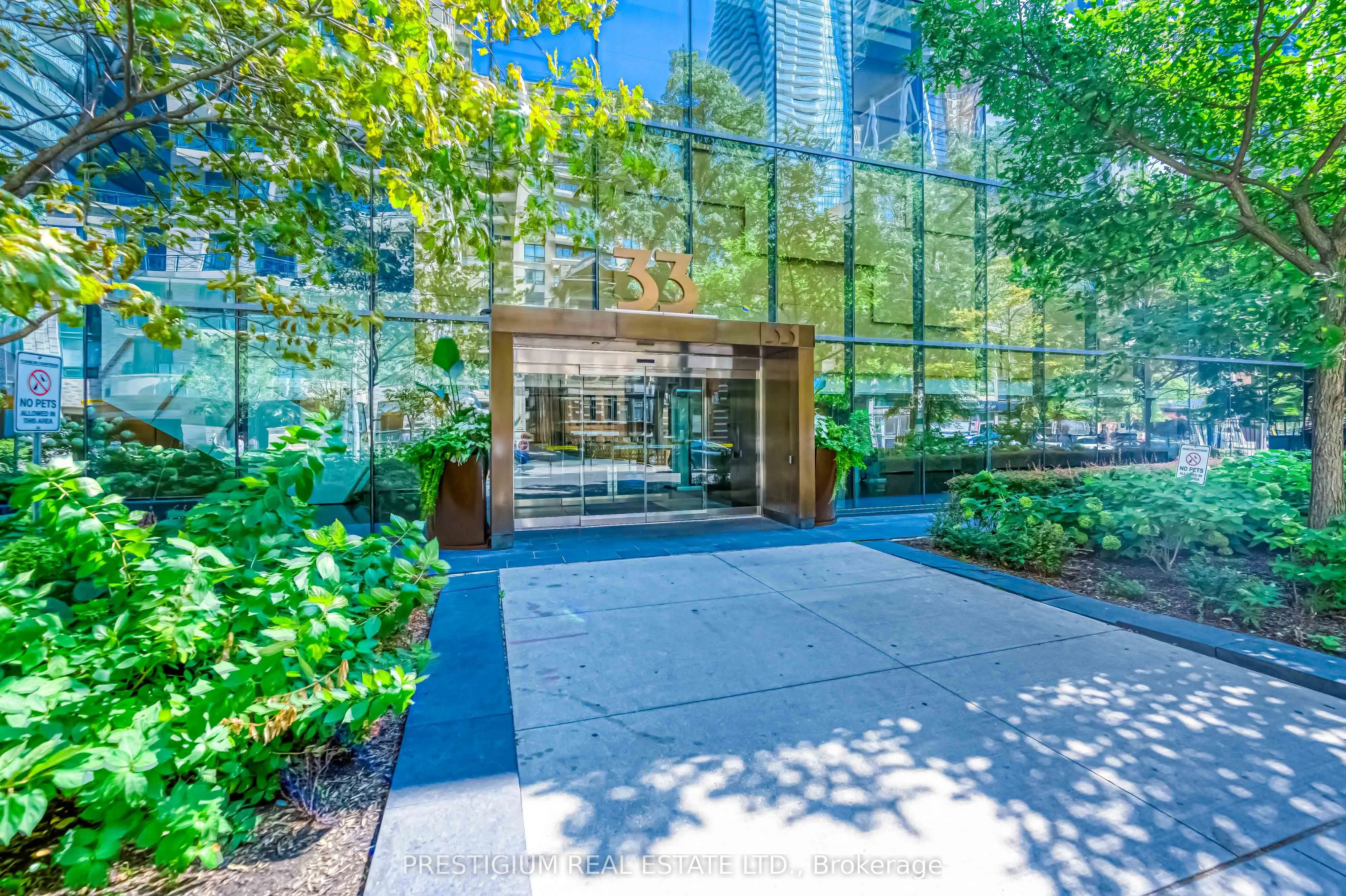 33 CHARLES Street E, #3704