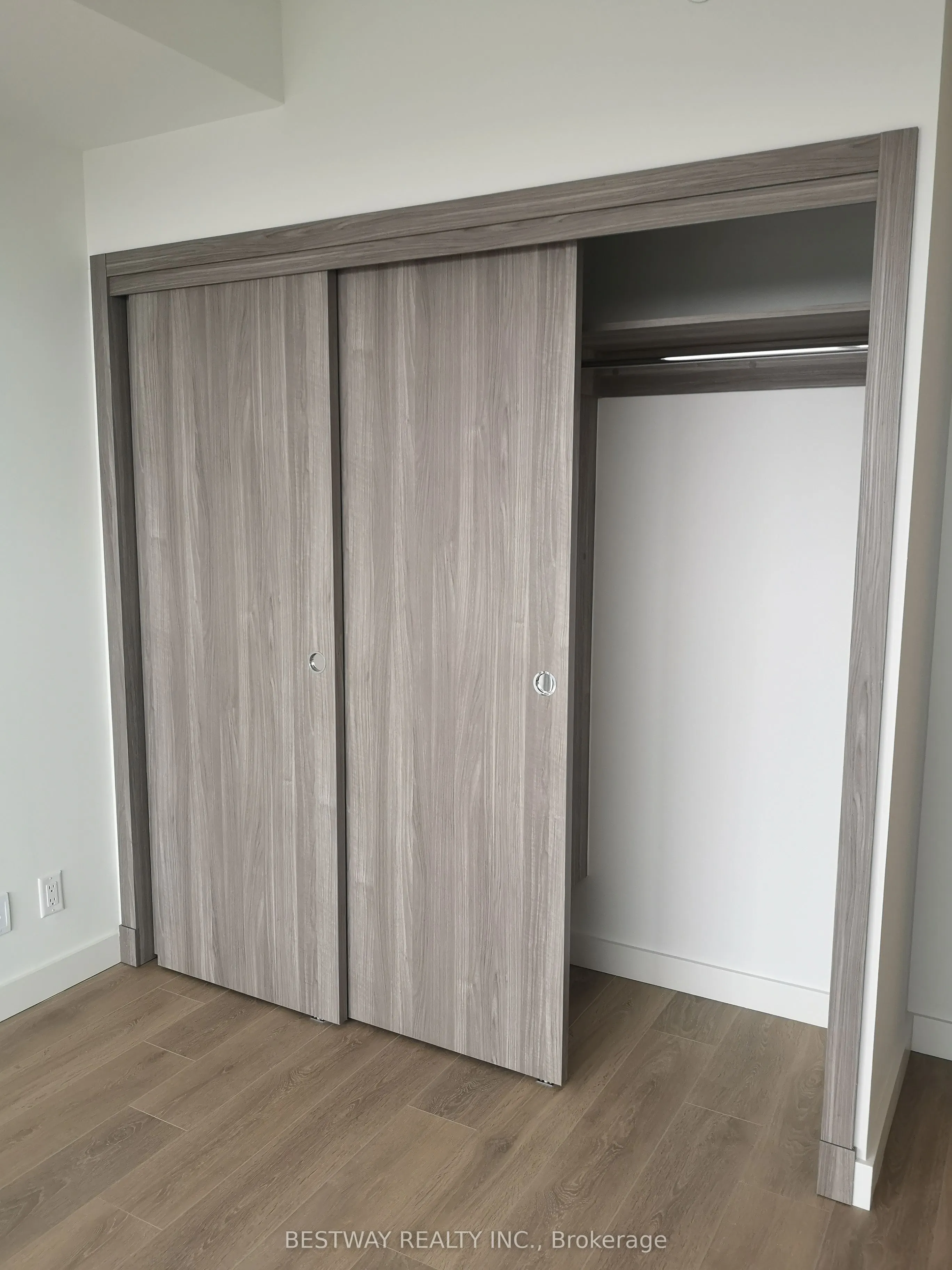27 McMahon Drive, #1505