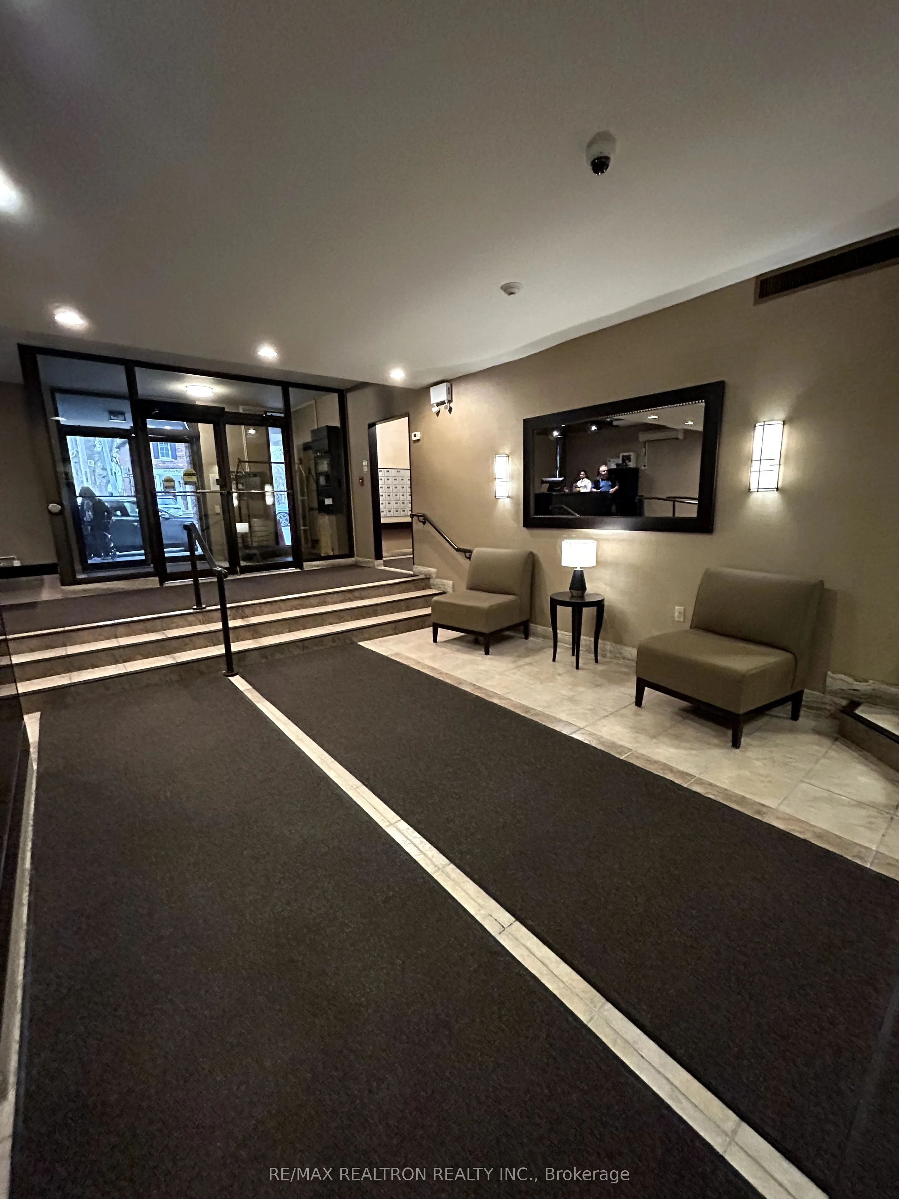 350 Lonsdale Road, #614