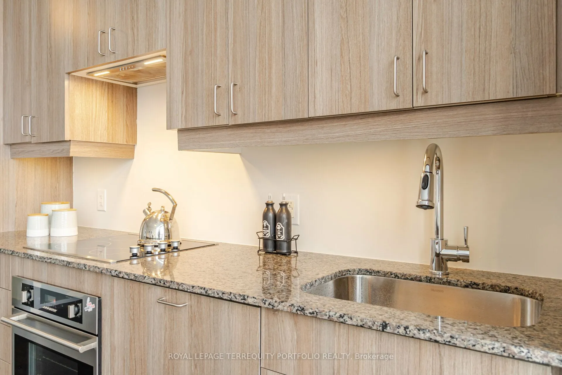 426 University Avenue, #3709