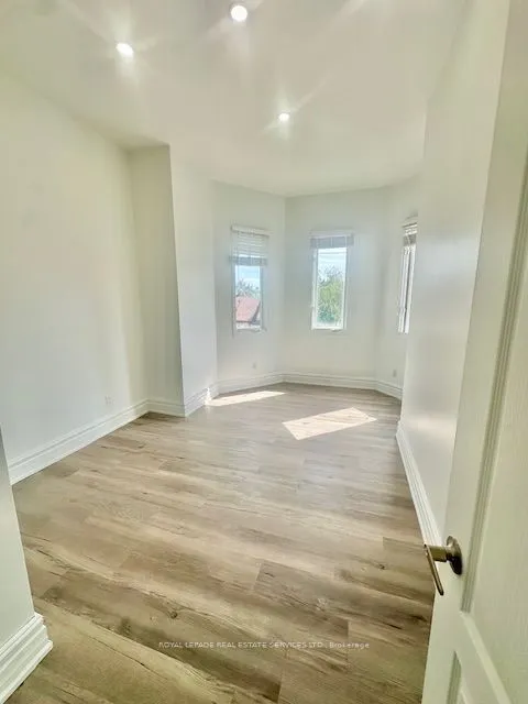 206 Carlton Street, #301