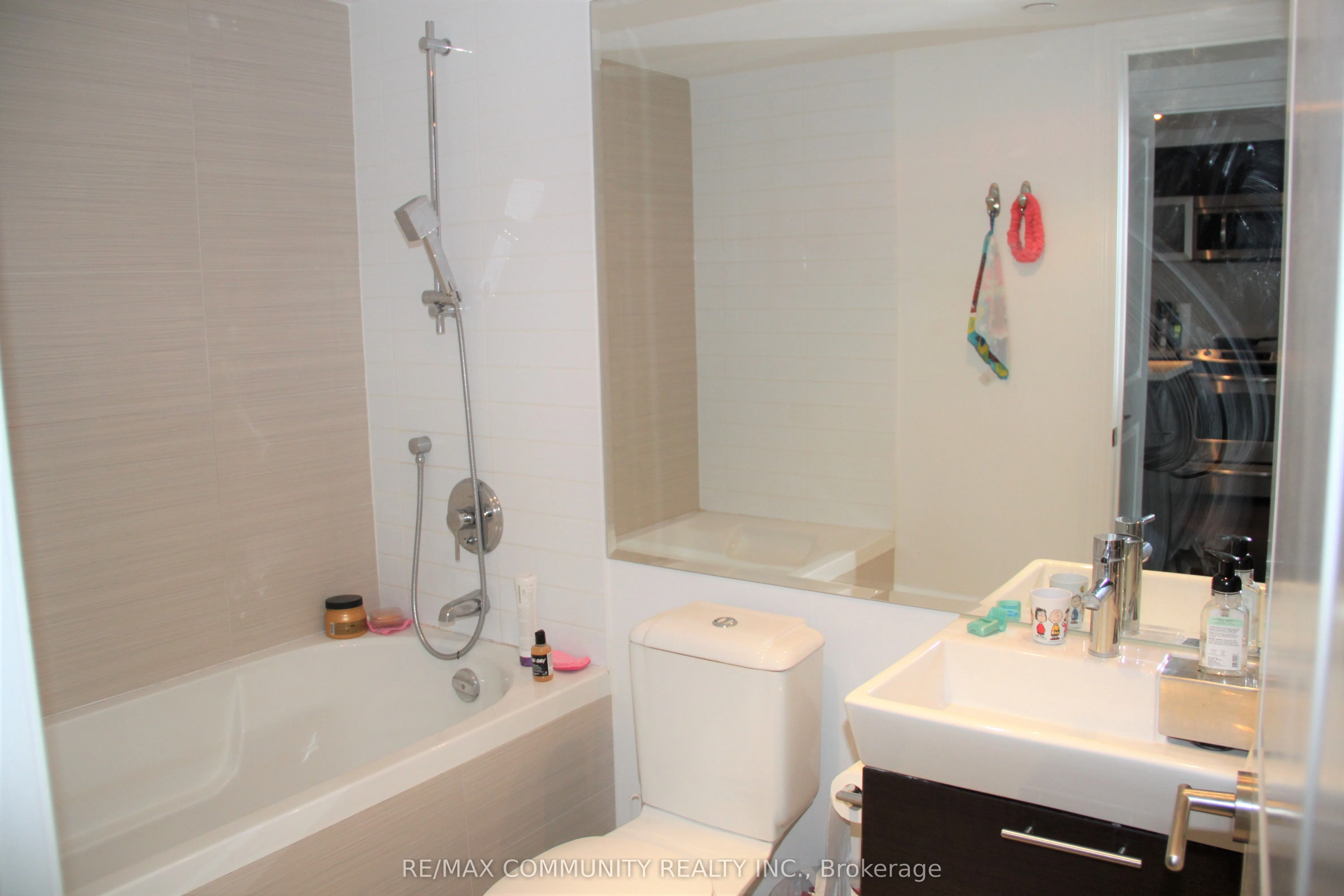386 Yonge Street, #603