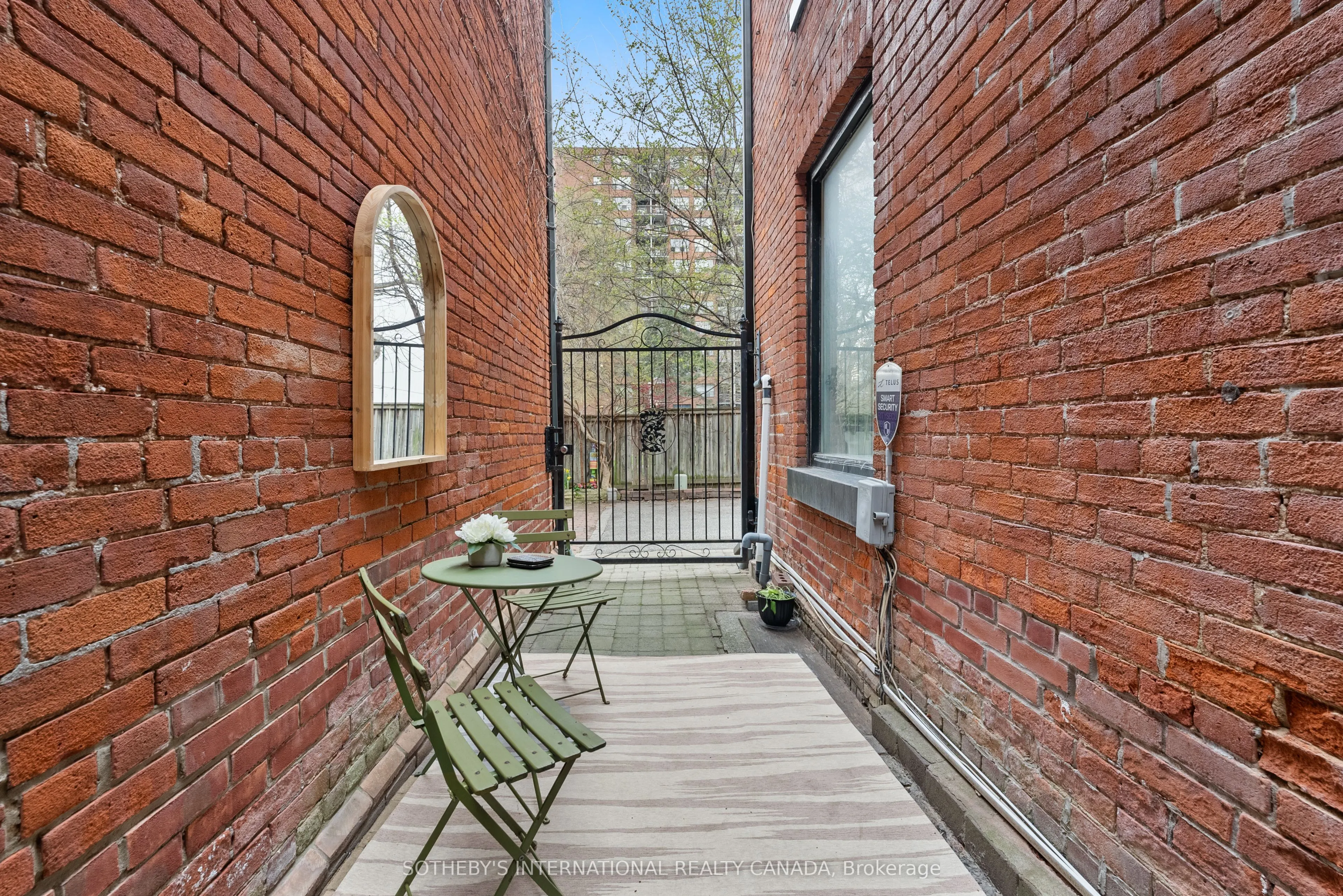 488 Ontario Street