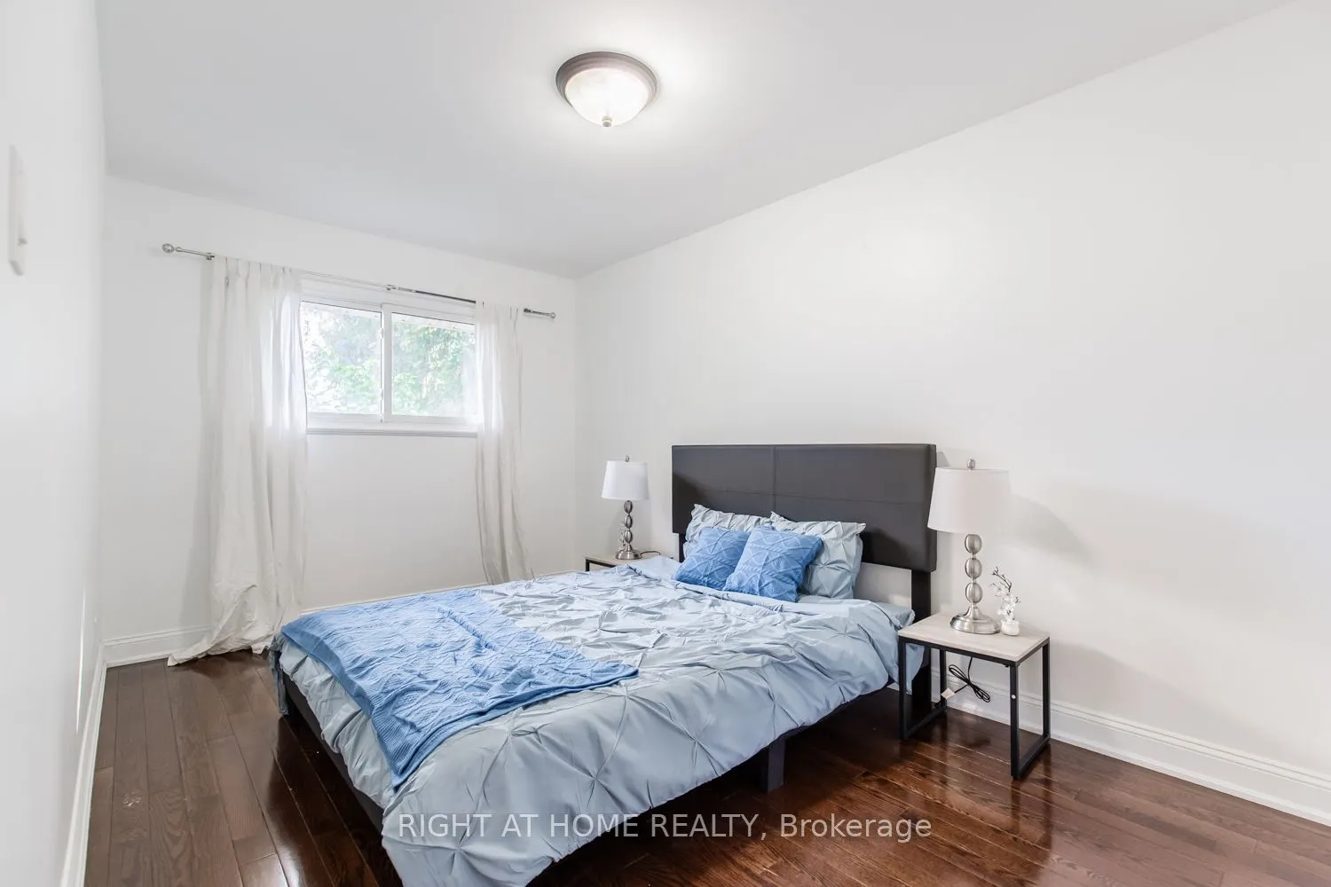12 Murellen Crescent