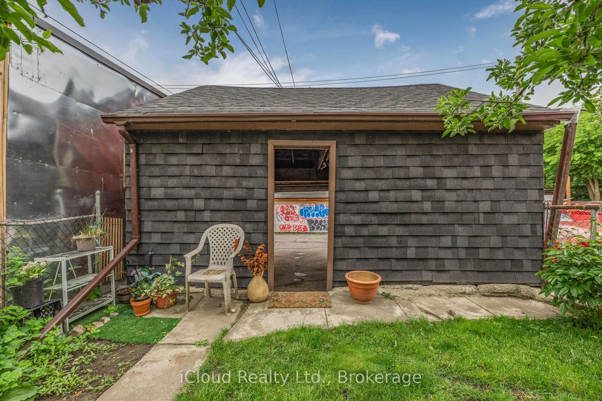 845 College Street
