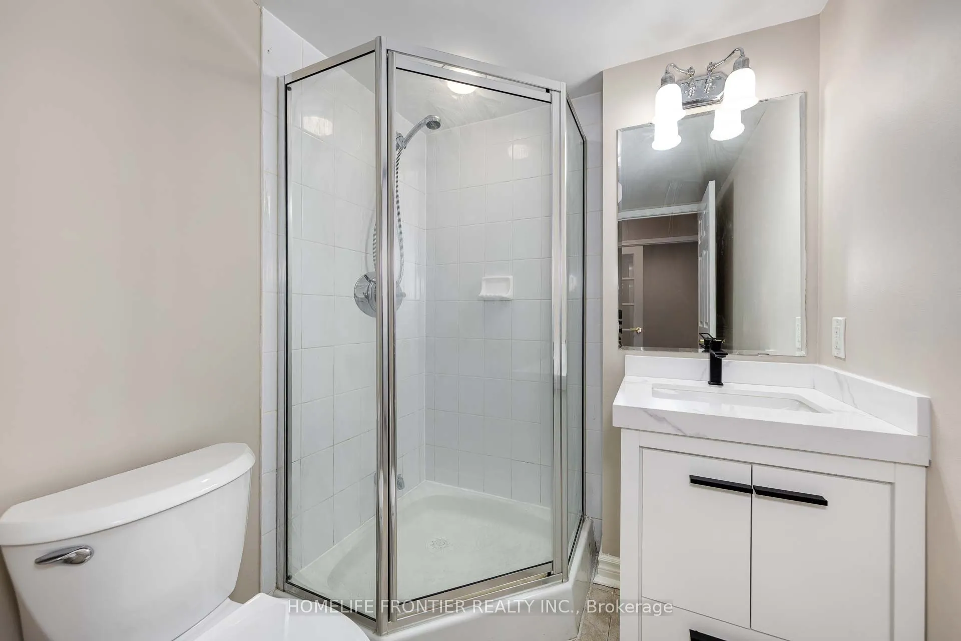 18 Kenaston Gardens, #1703