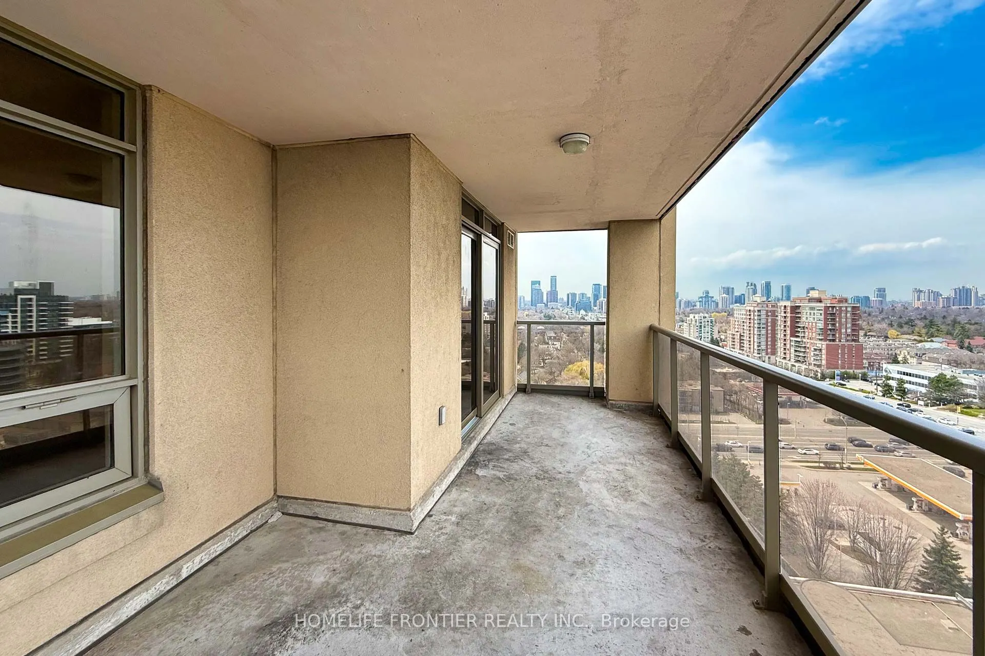 18 Kenaston Gardens, #1703