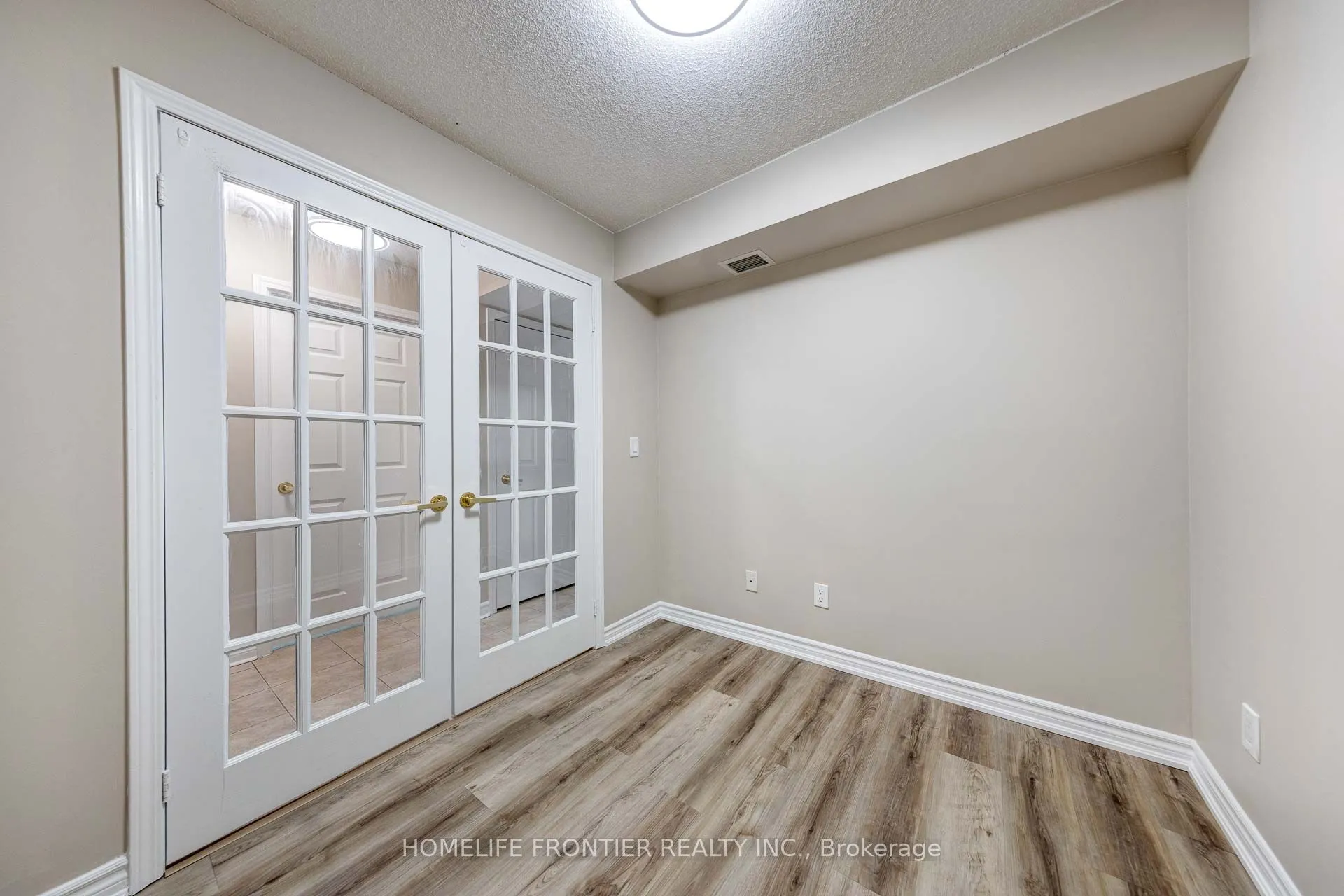 18 Kenaston Gardens, #1703