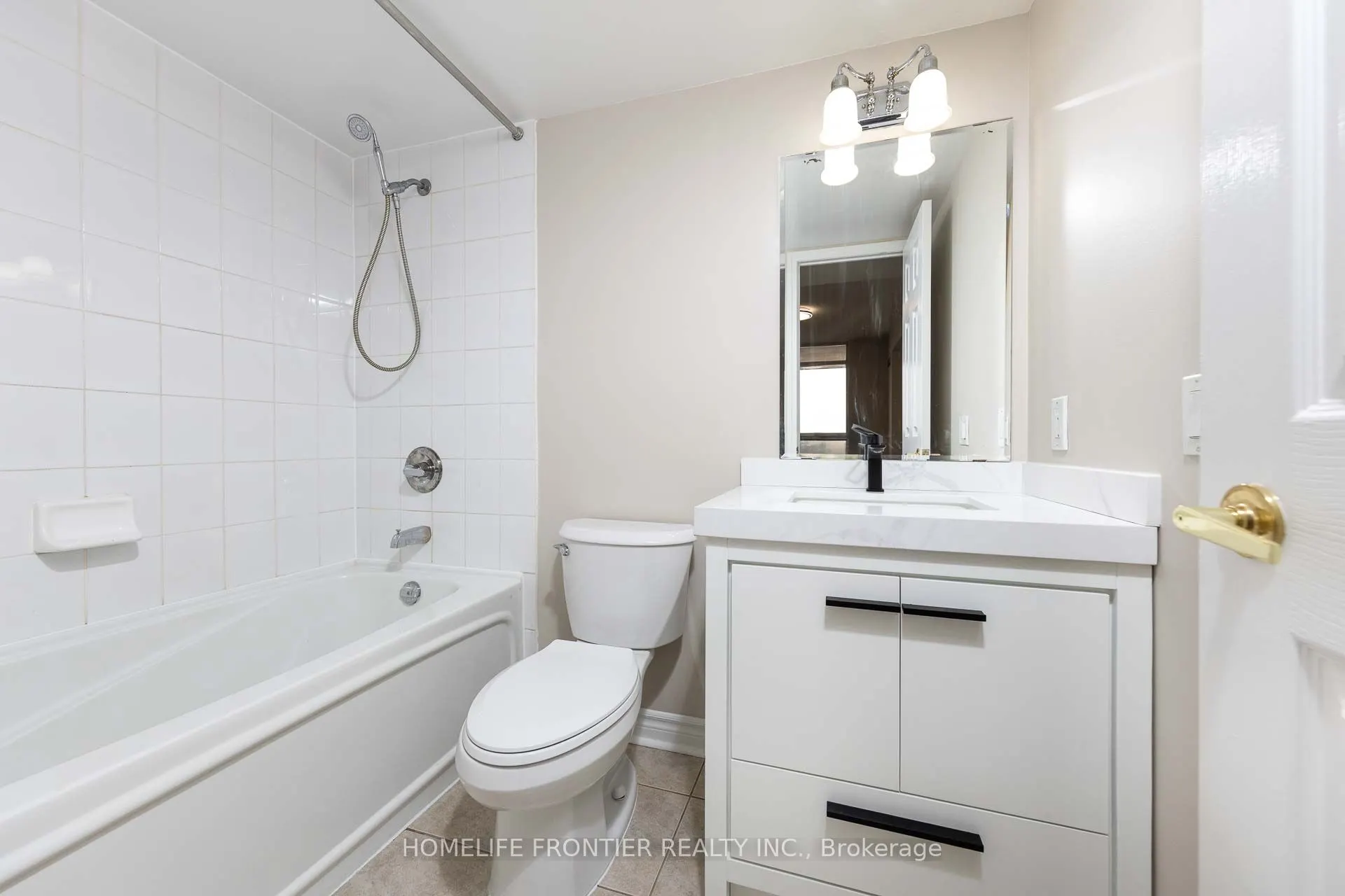 18 Kenaston Gardens, #1703