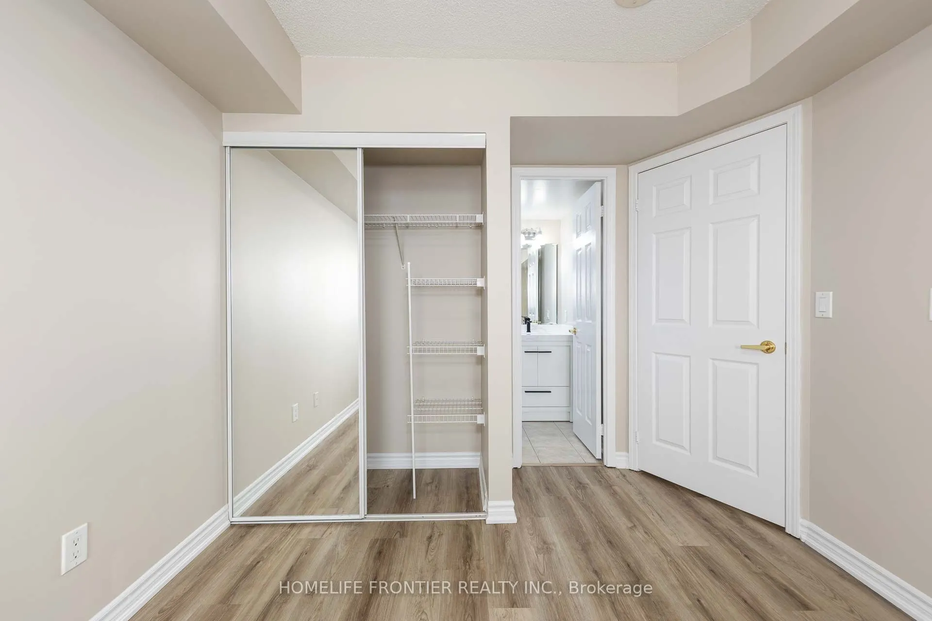 18 Kenaston Gardens, #1703
