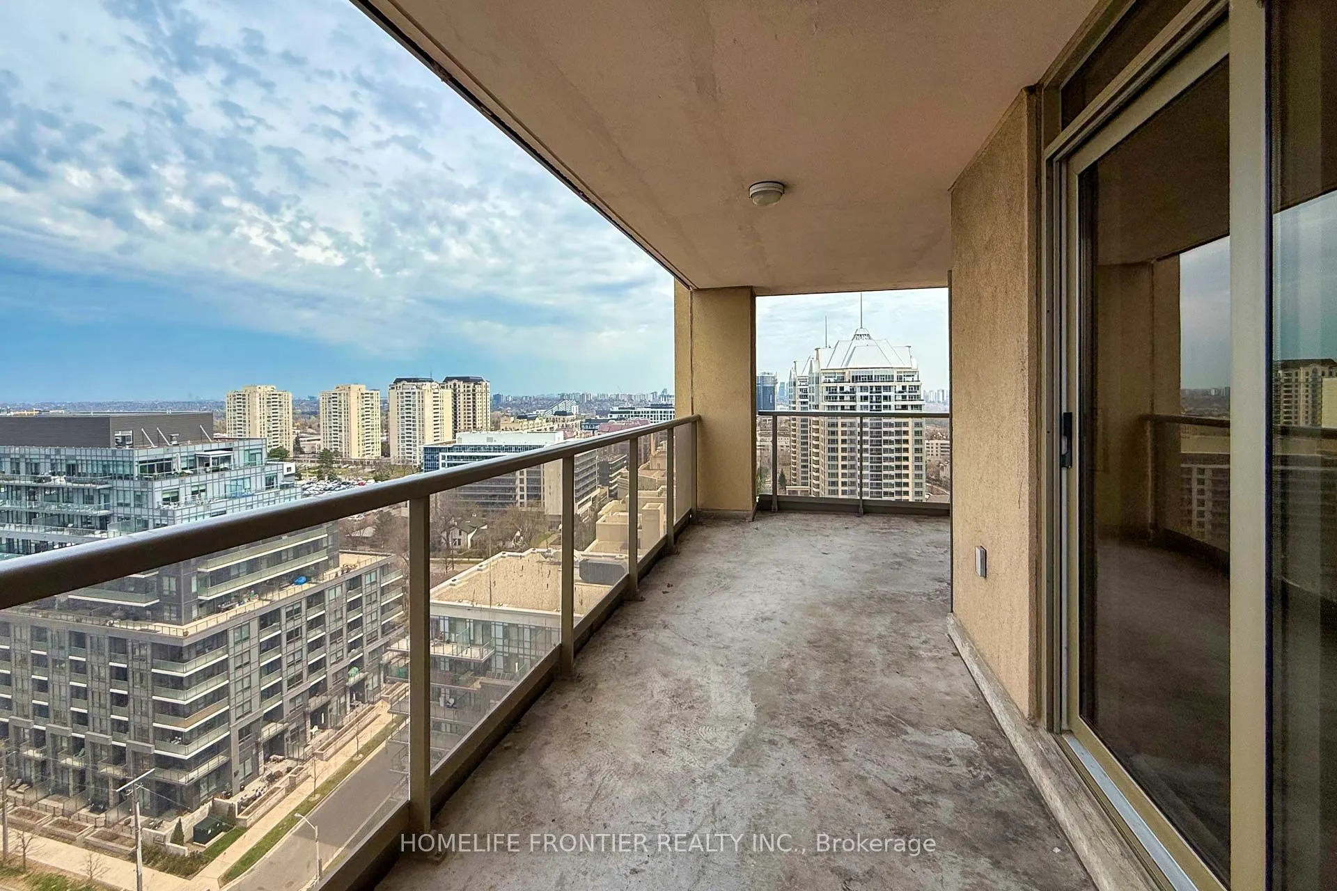 18 Kenaston Gardens, #1703