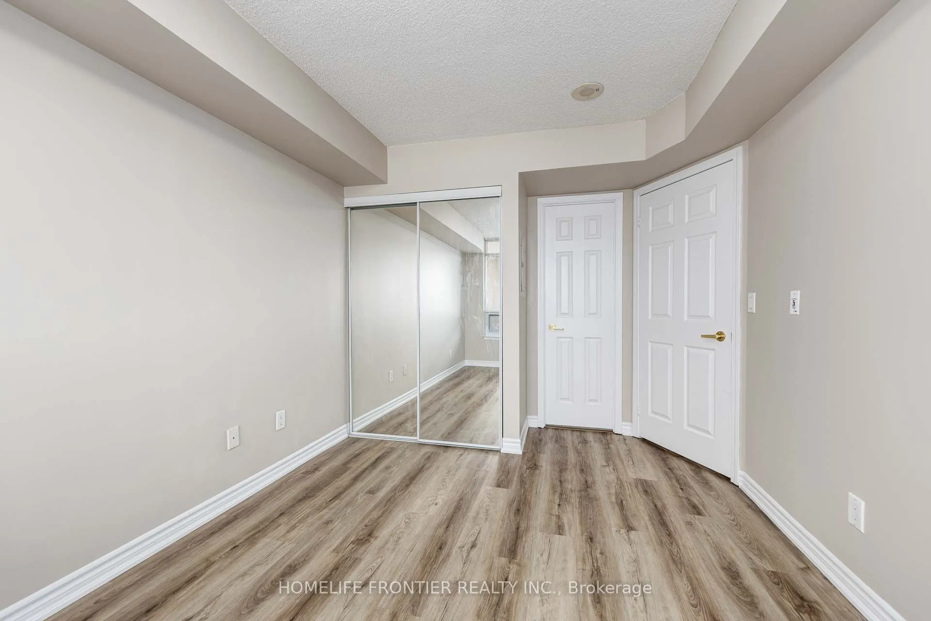 18 Kenaston Gardens, #1703