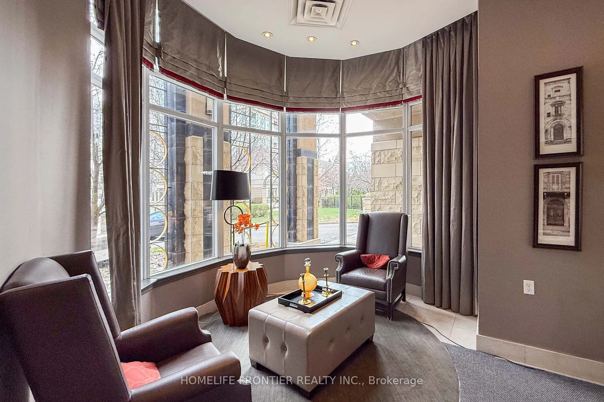18 Kenaston Gardens, #1703