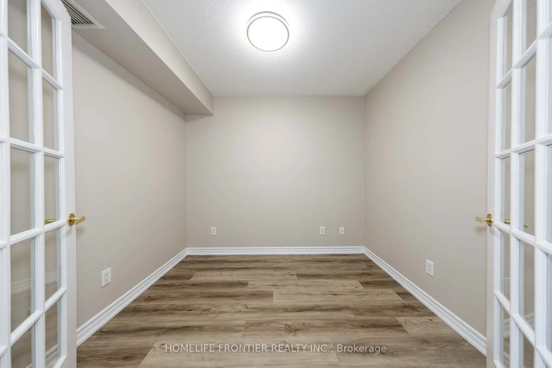 18 Kenaston Gardens, #1703