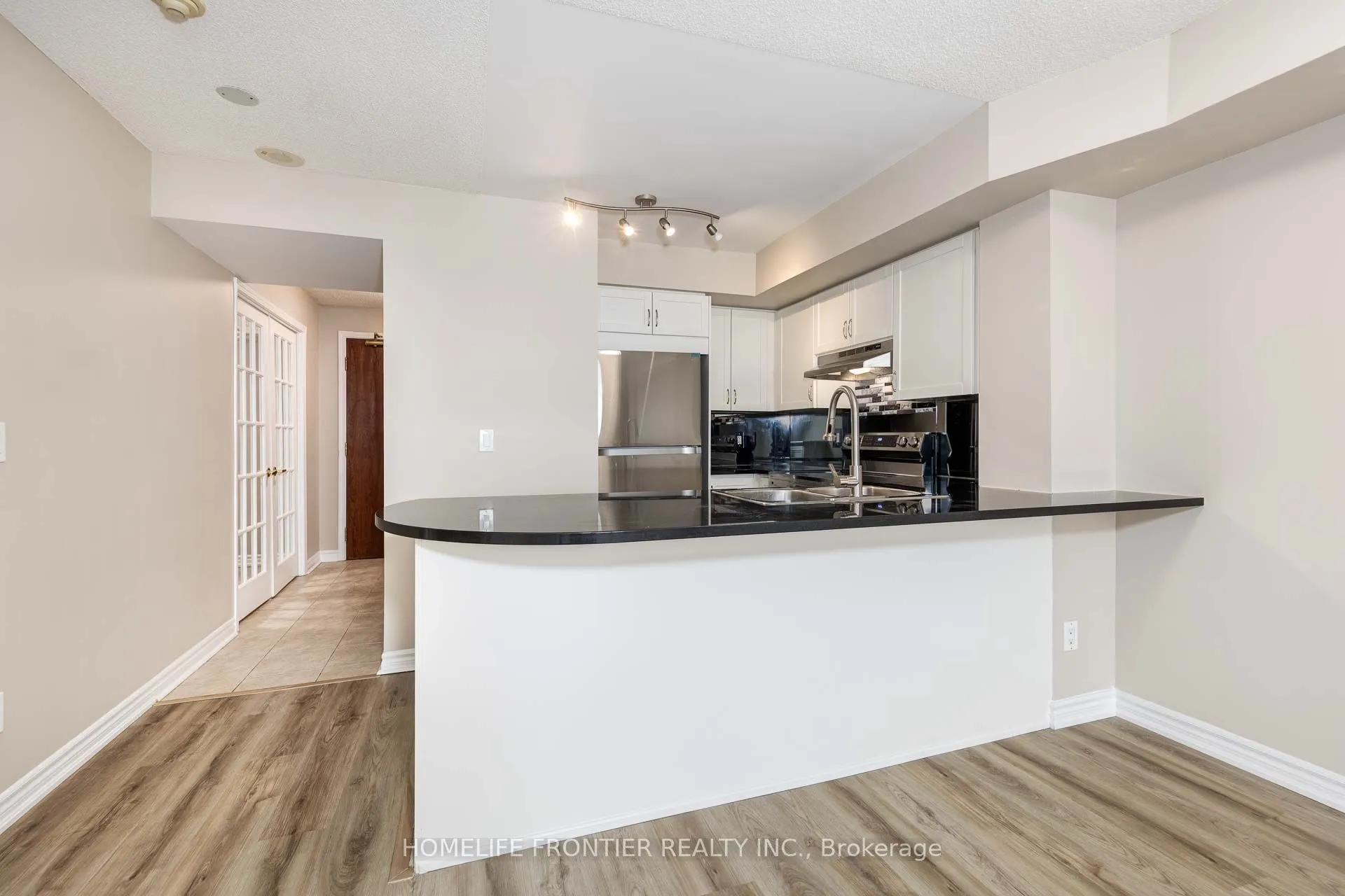 18 Kenaston Gardens, #1703