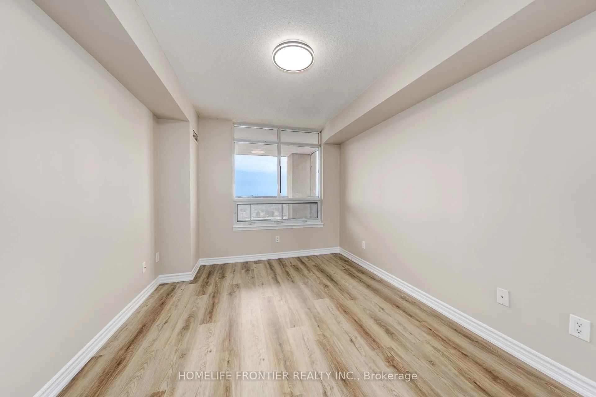 18 Kenaston Gardens, #1703