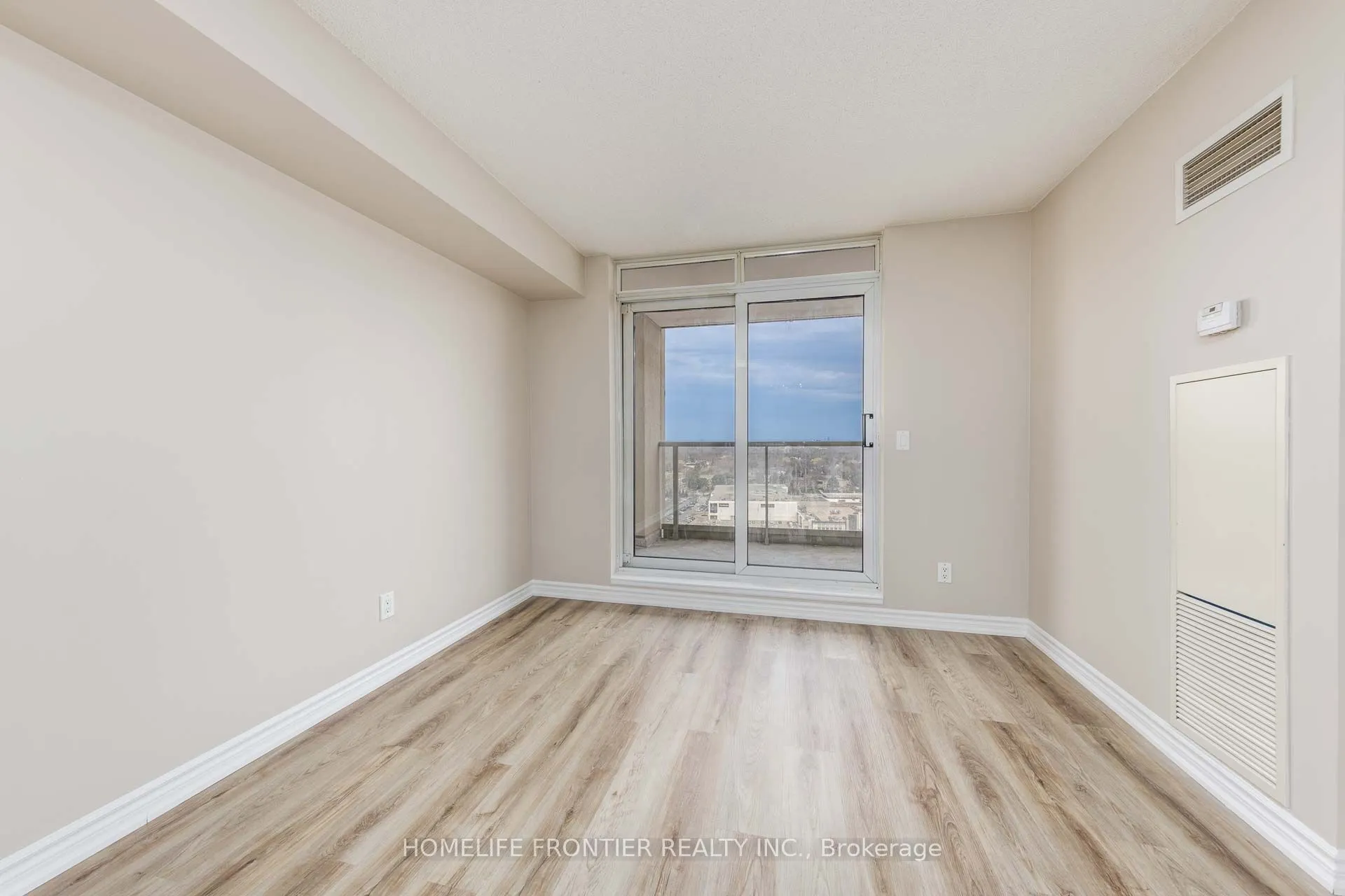18 Kenaston Gardens, #1703