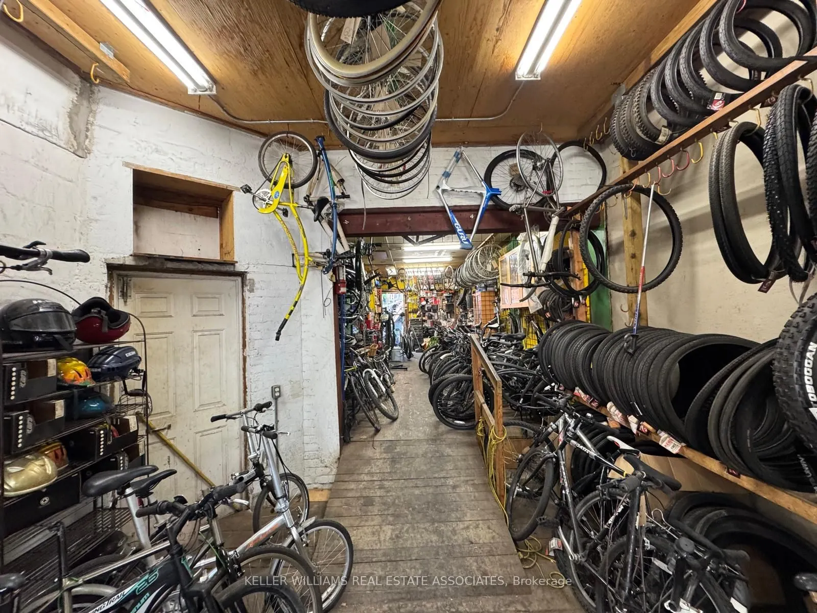 863 Bloor Street W