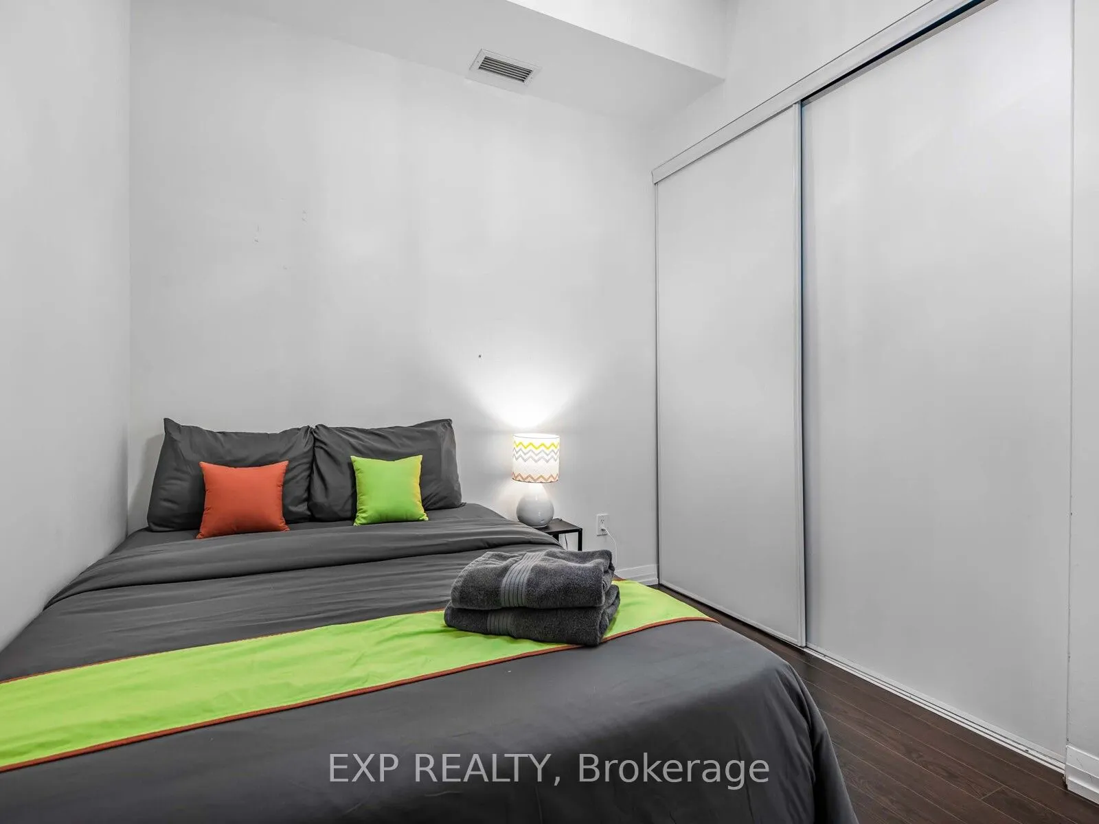 460 Adelaide Street E, #833