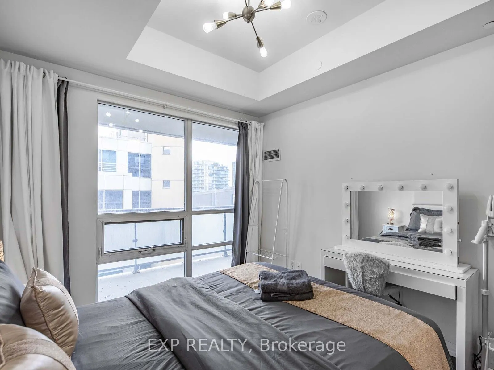 460 Adelaide Street E, #833