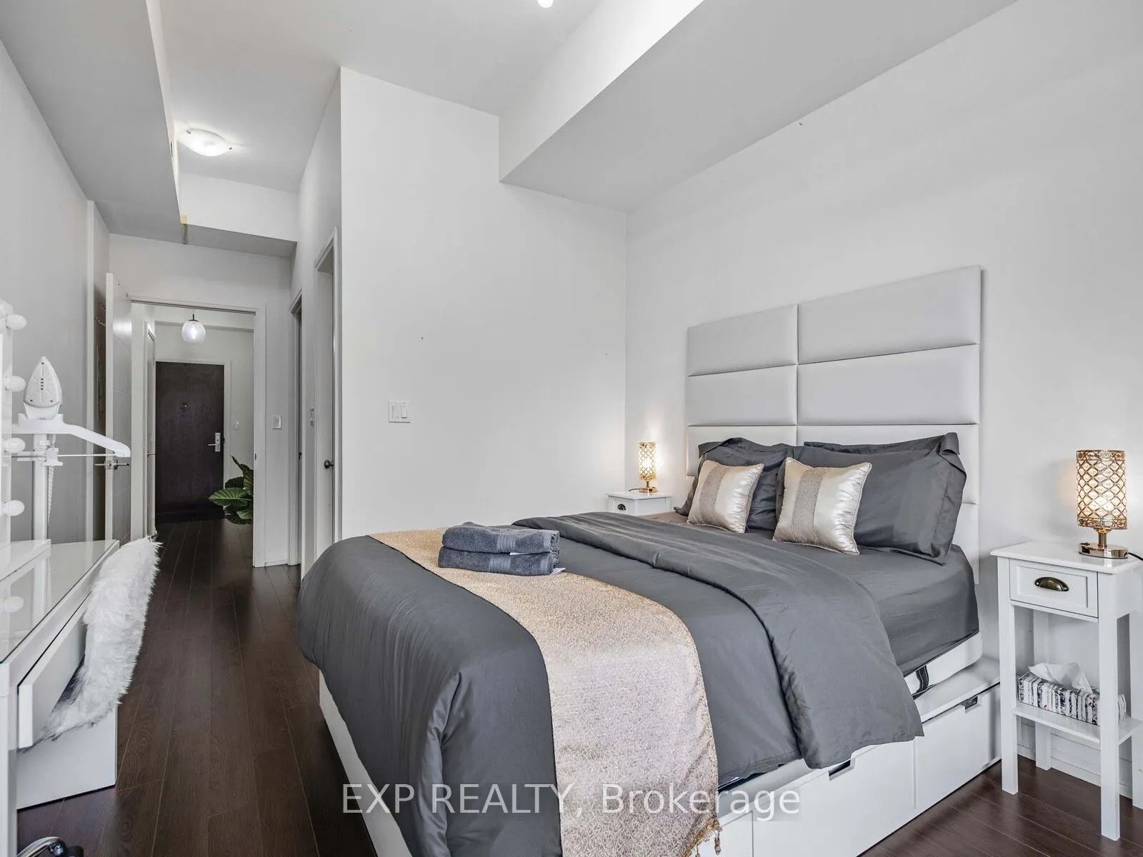 460 Adelaide Street E, #833