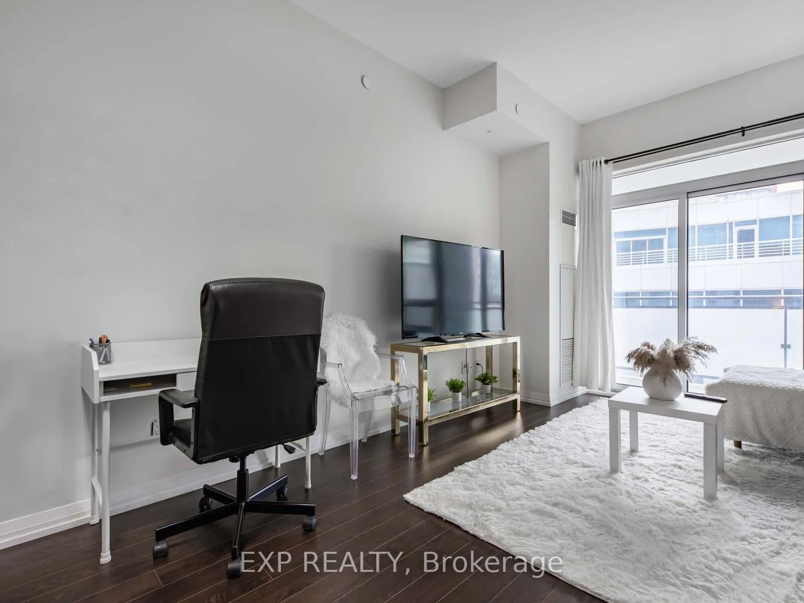 460 Adelaide Street E, #833