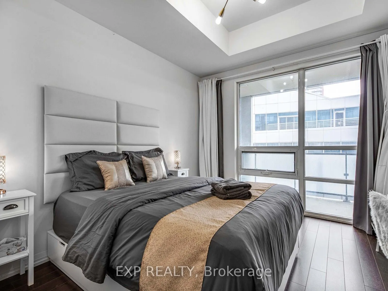 460 Adelaide Street E, #833