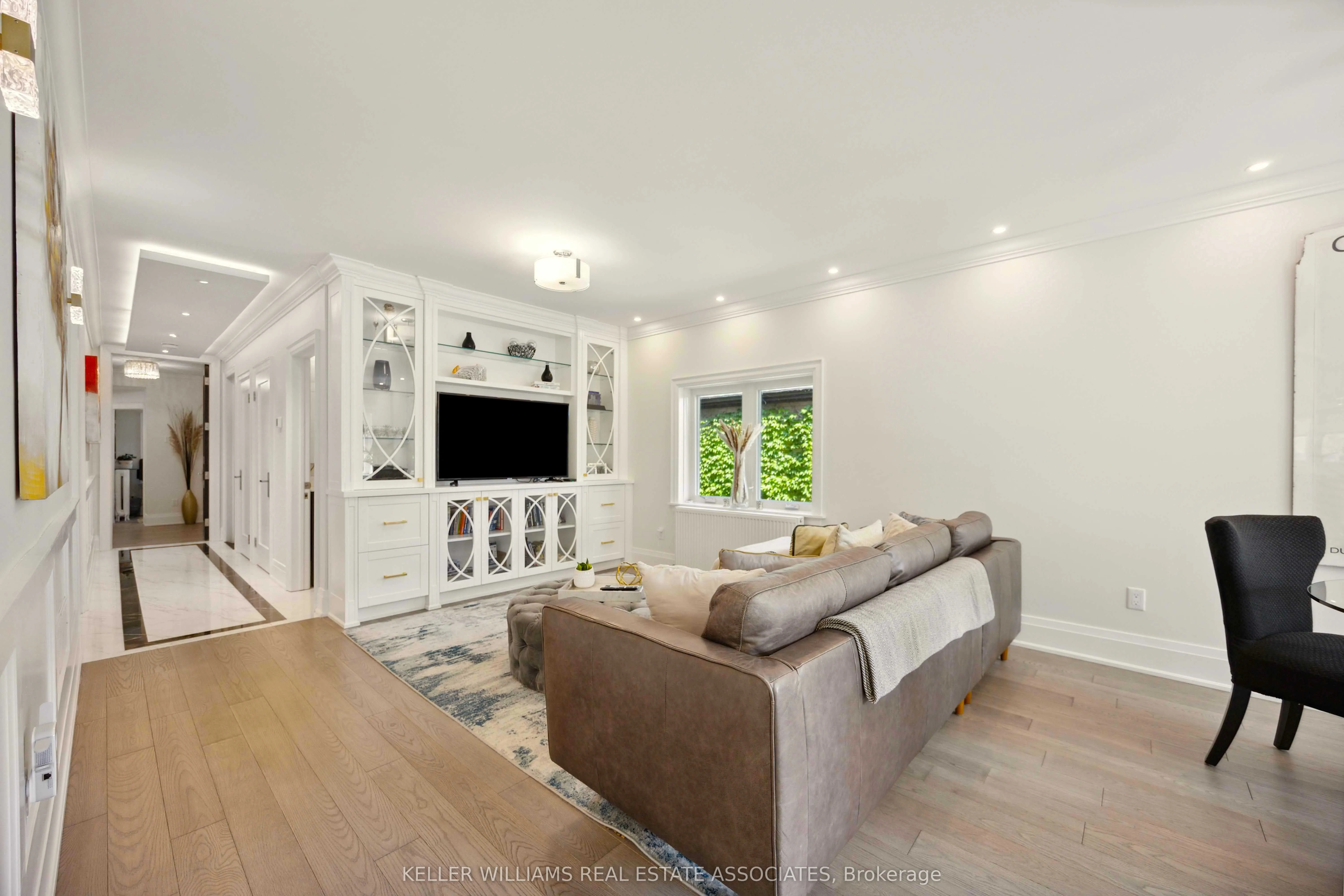 27 Glen Elm Avenue, #2