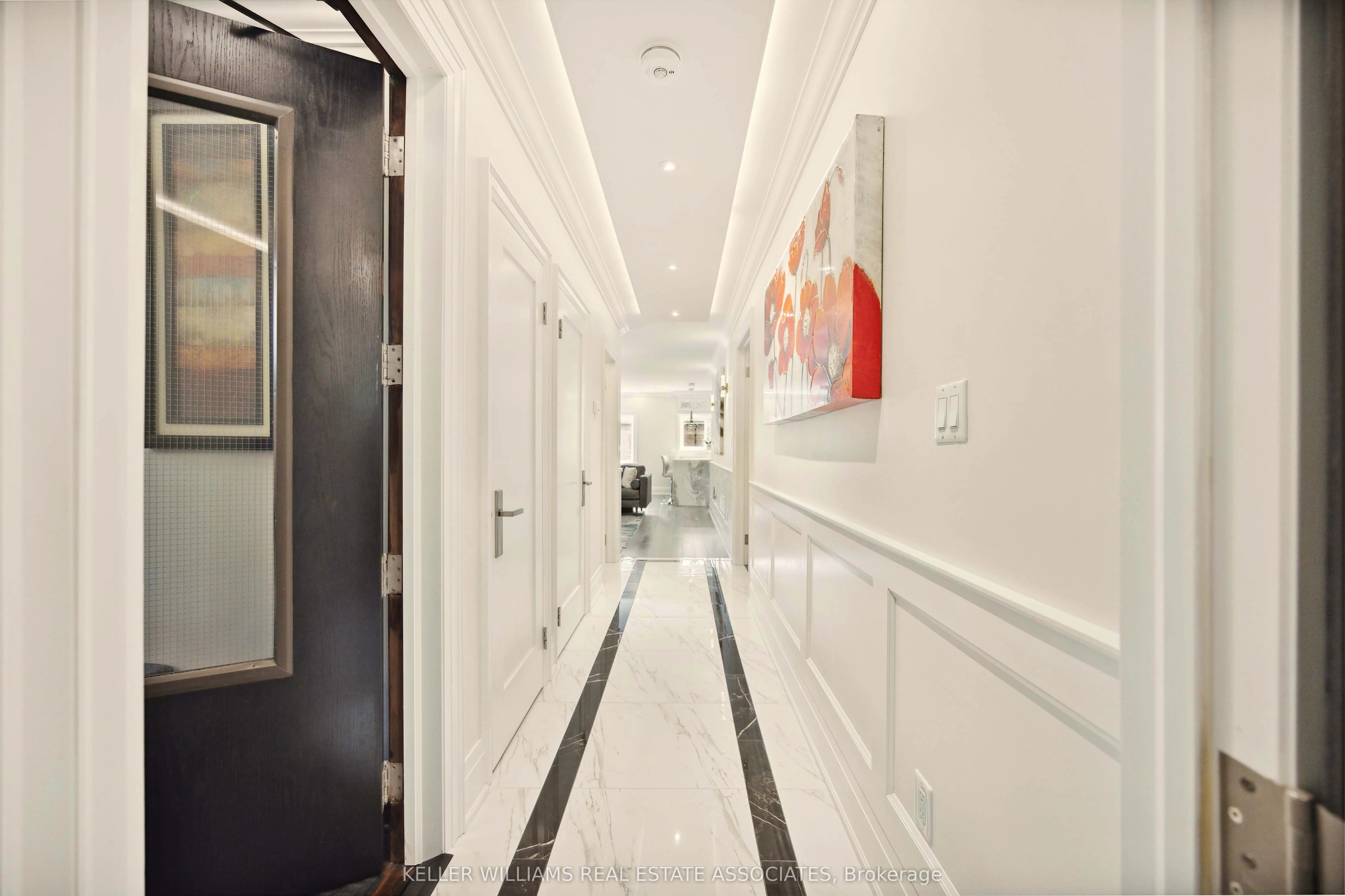 27 Glen Elm Avenue, #2