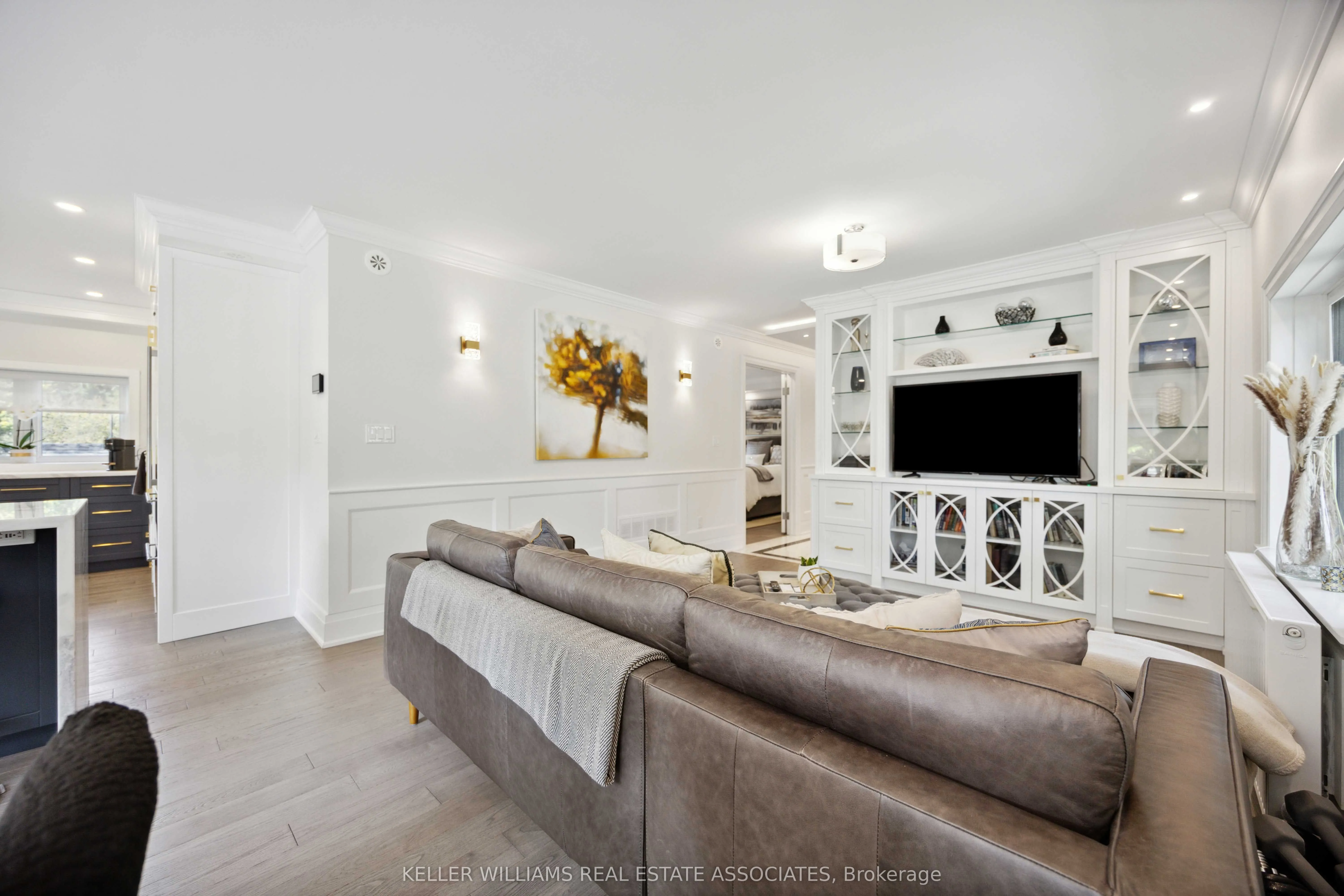 27 Glen Elm Avenue, #2