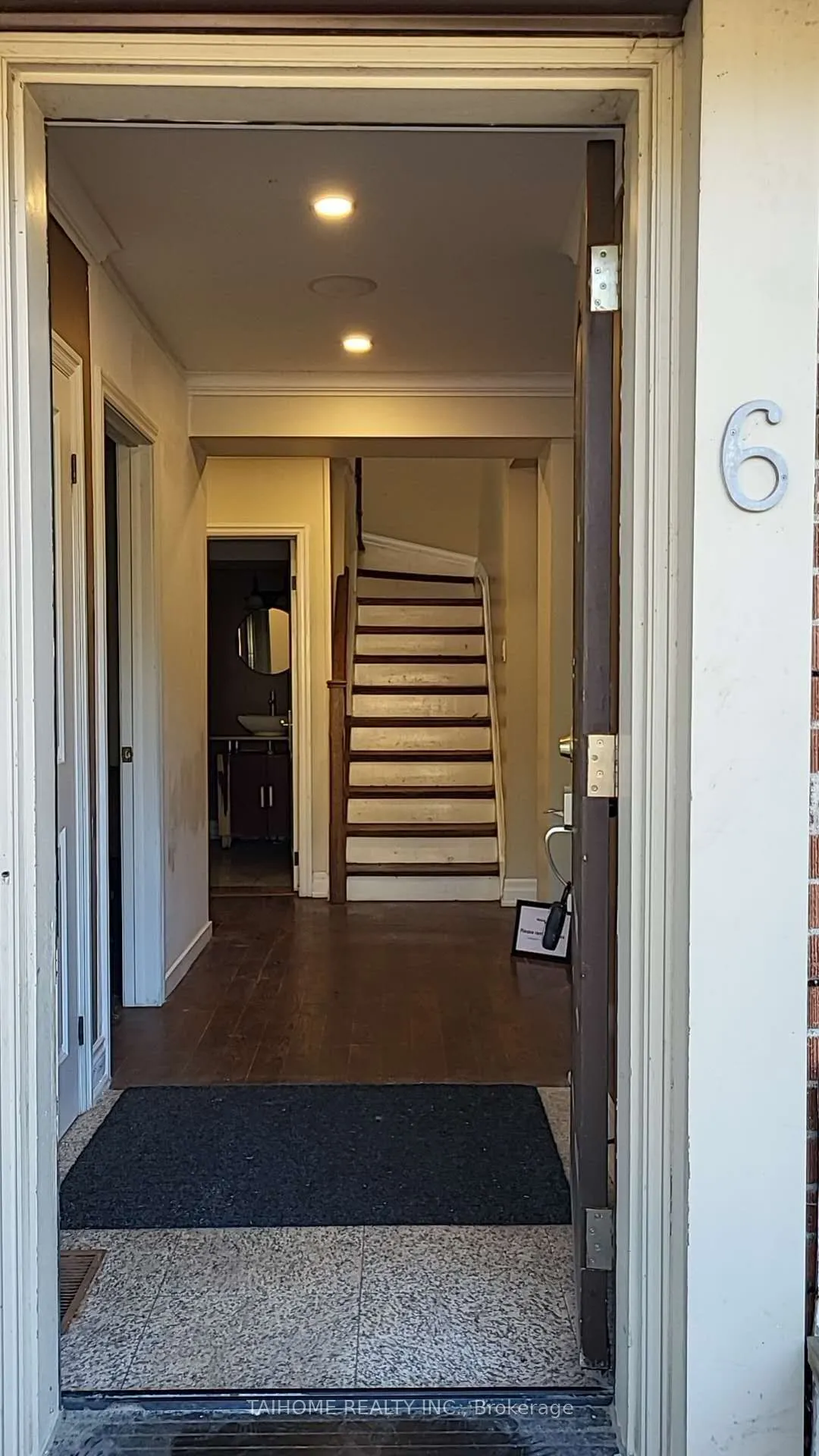 6 Vonda Avenue
