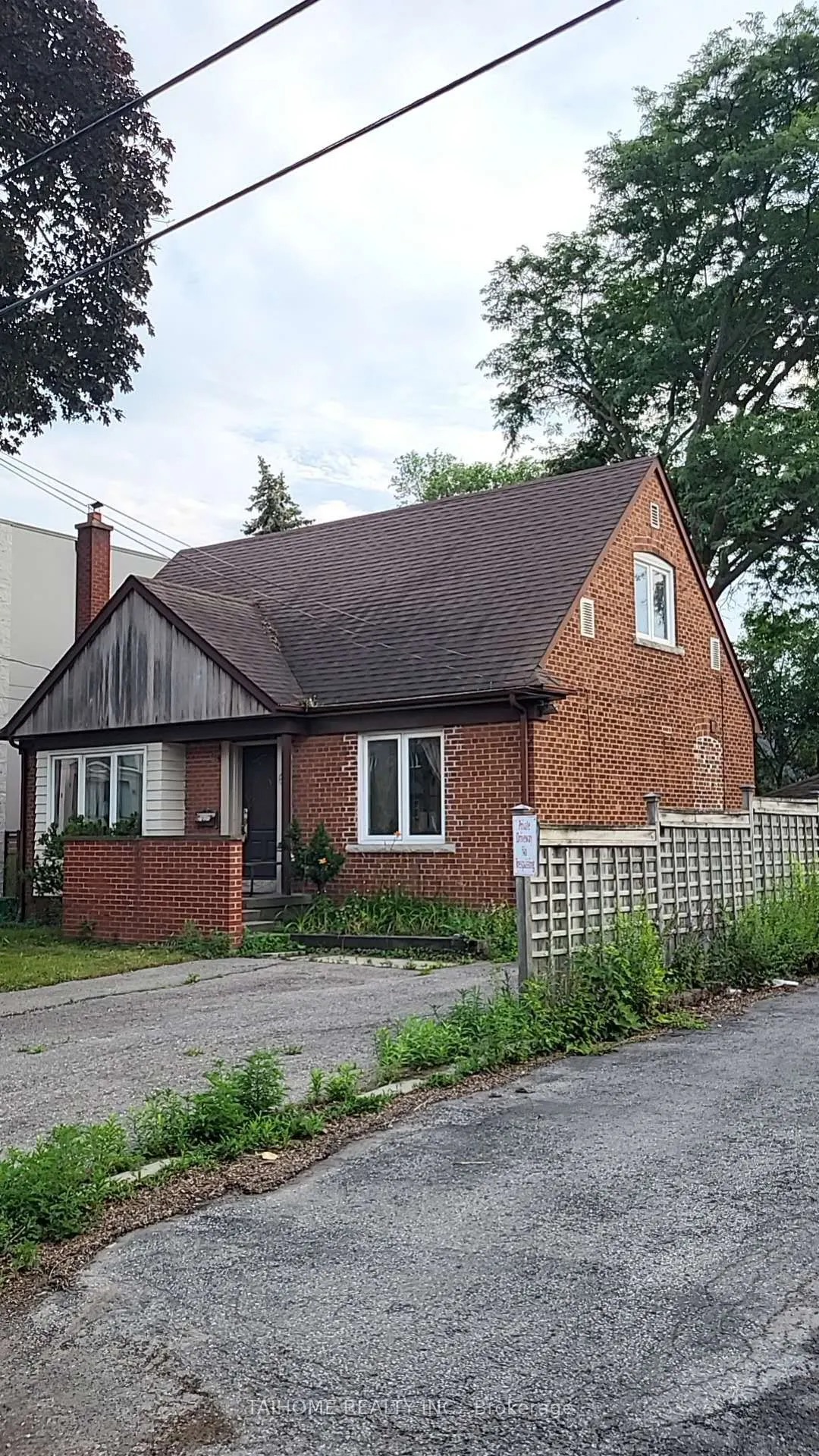 6 Vonda Avenue