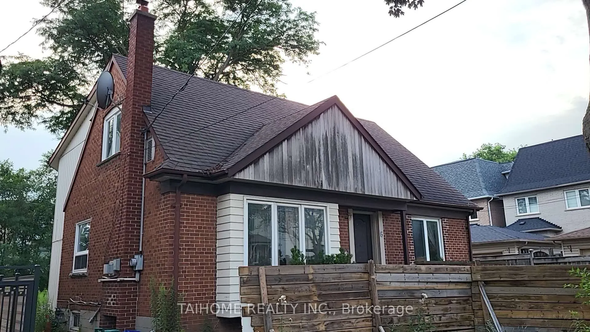 6 Vonda Avenue