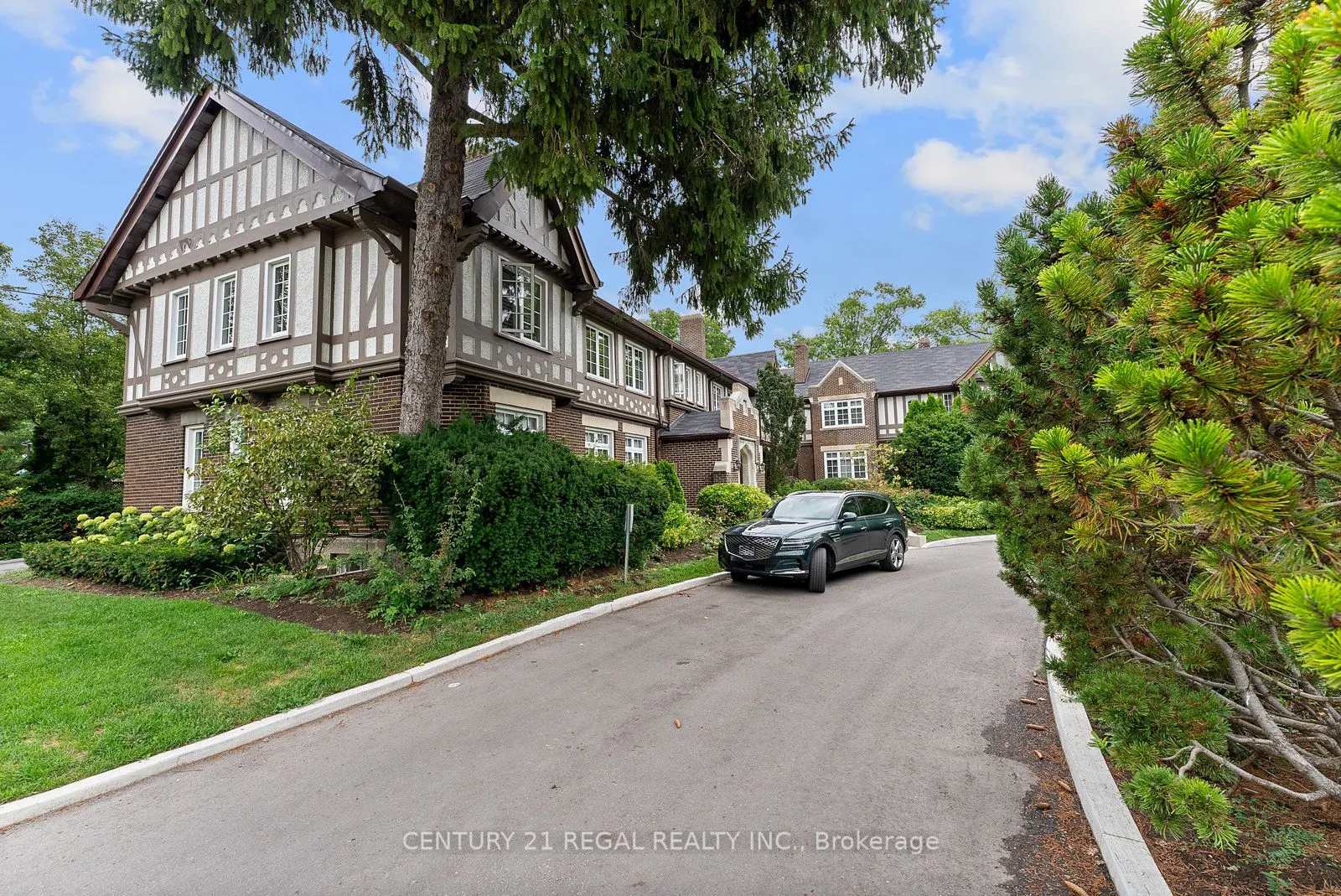 93 Douglas Crescent, #14
