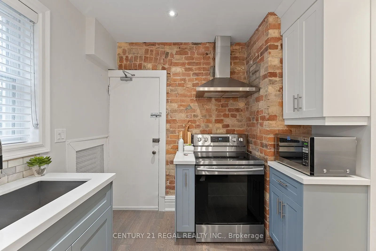 93 Douglas Crescent, #14