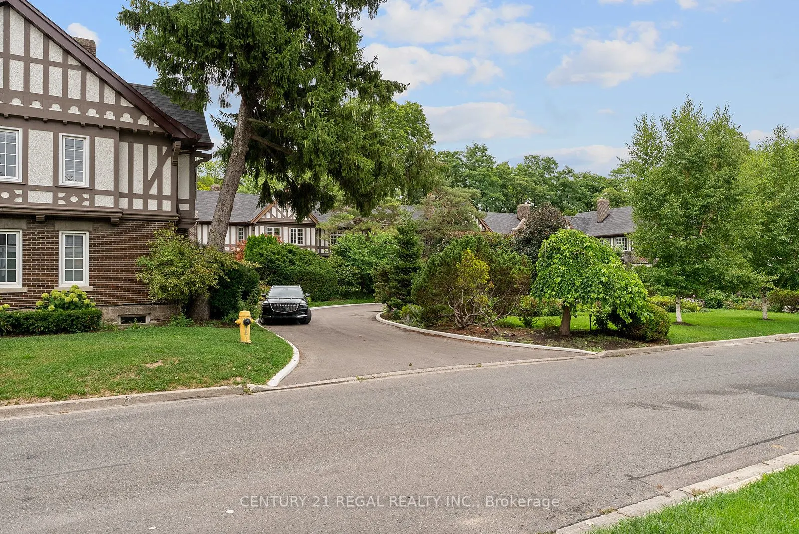 93 Douglas Crescent, #14
