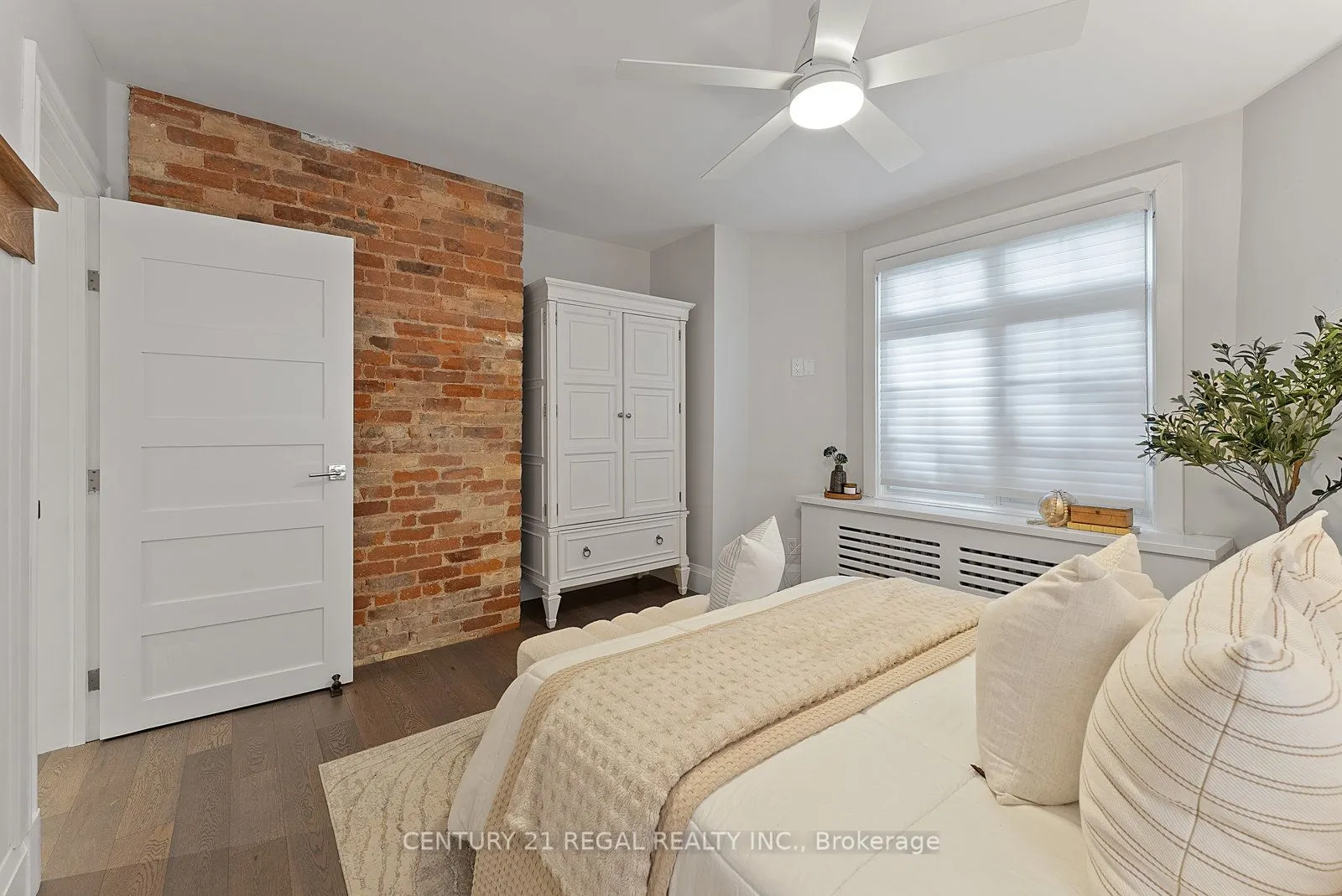 93 Douglas Crescent, #14