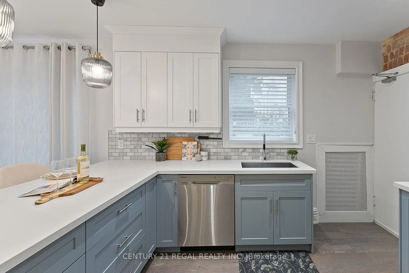 93 Douglas Crescent, #14