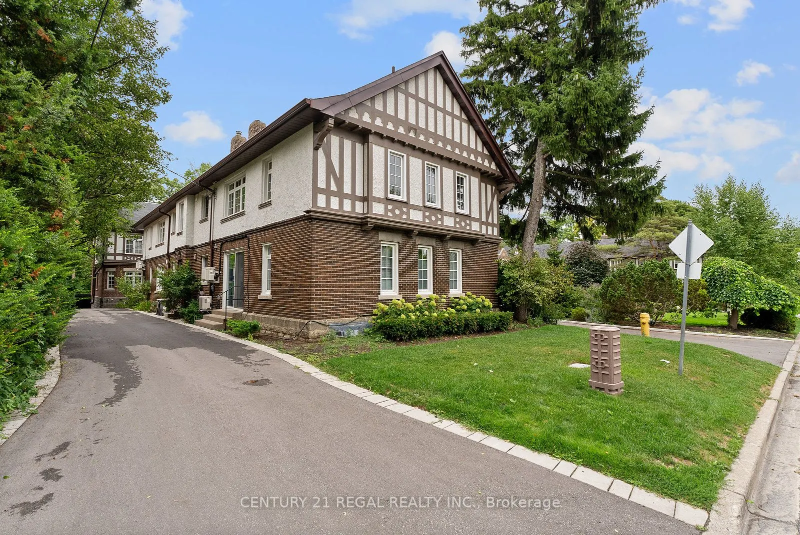 93 Douglas Crescent, #14