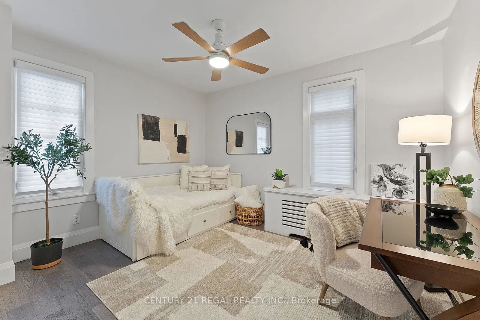 93 Douglas Crescent, #14