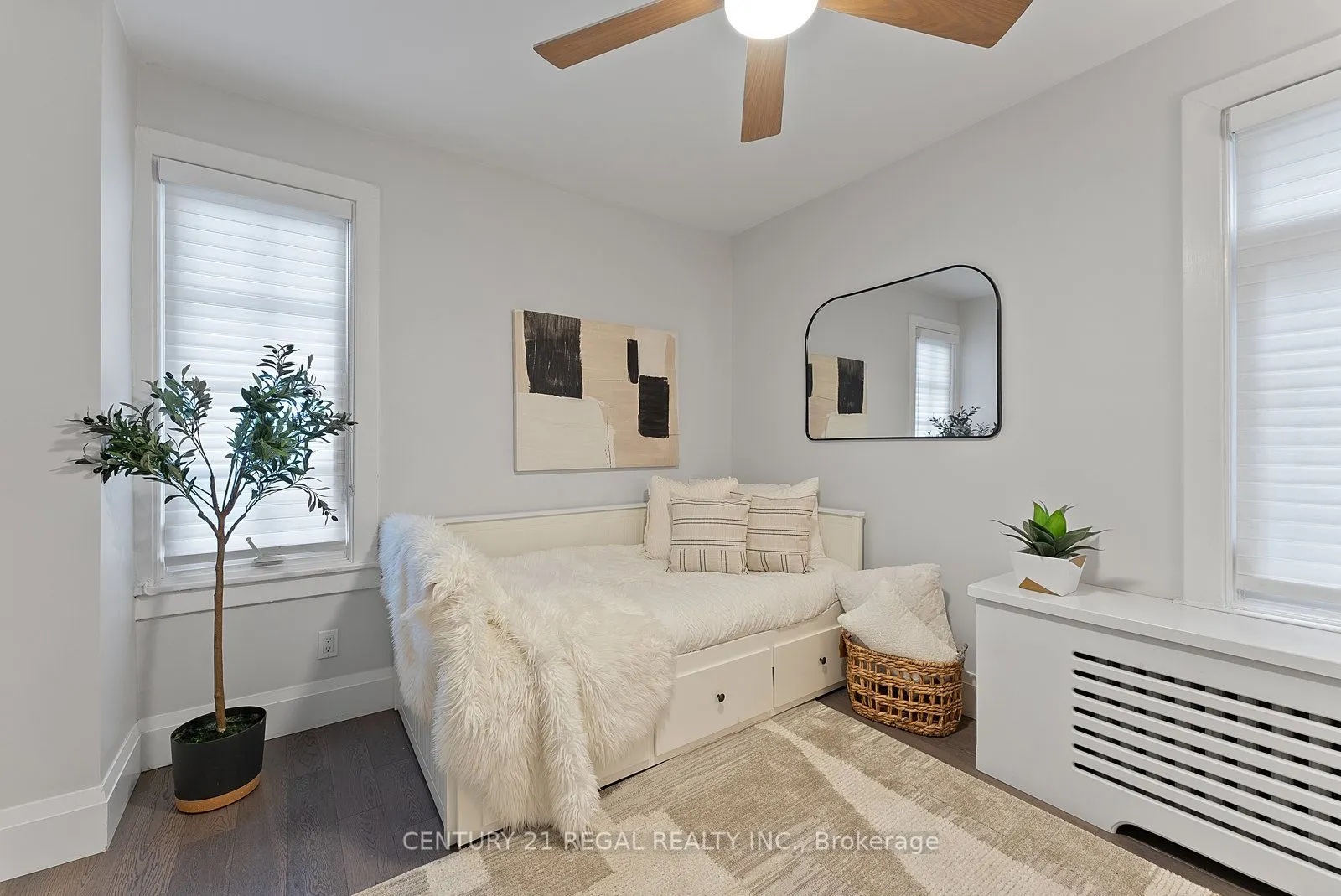 93 Douglas Crescent, #14