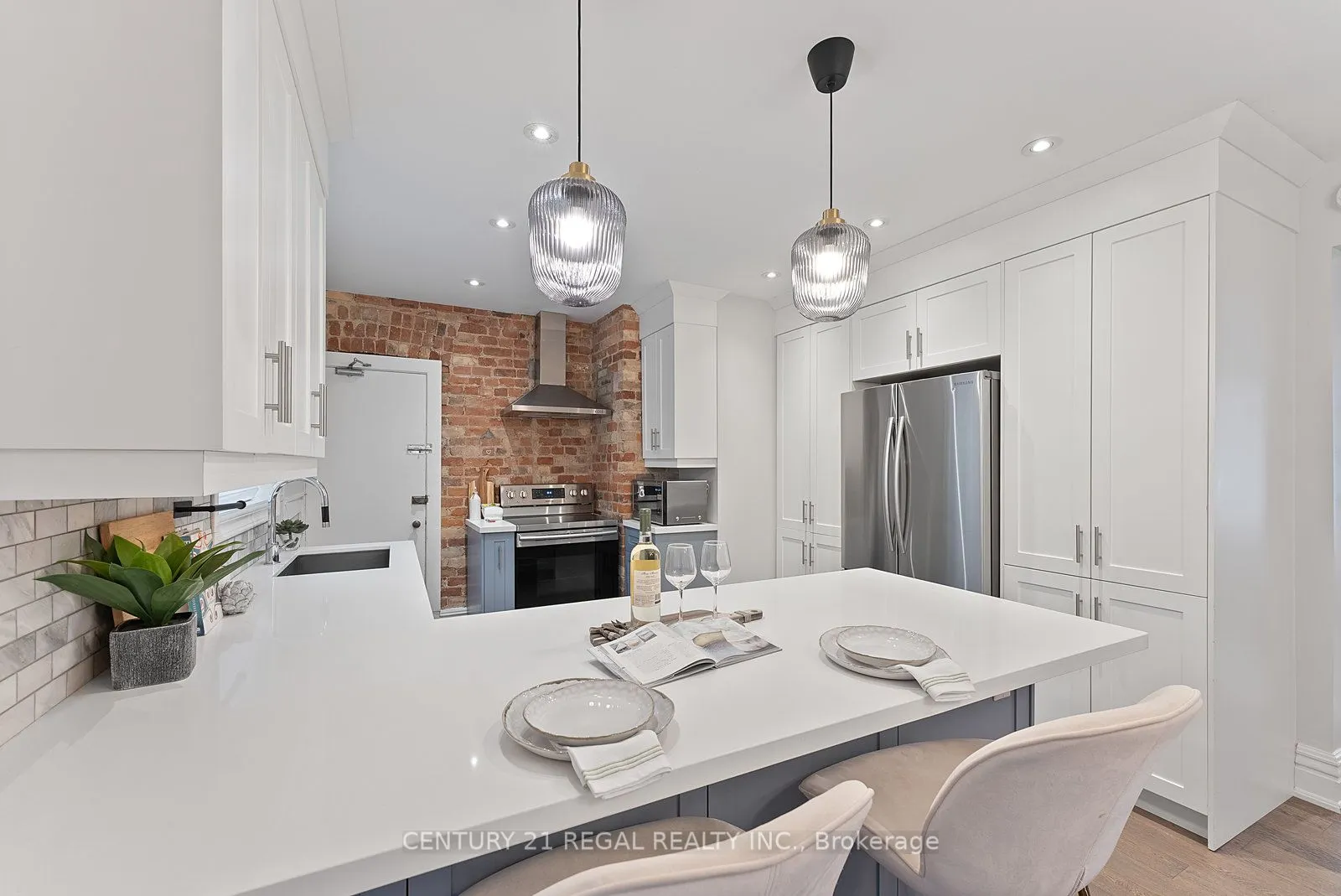 93 Douglas Crescent, #14