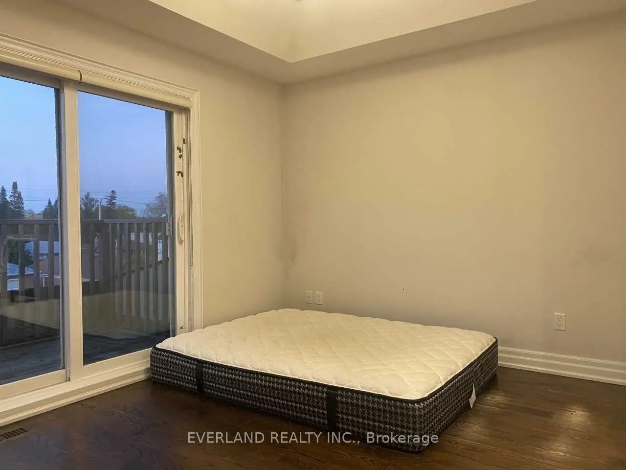 160B Finch Avenue E
