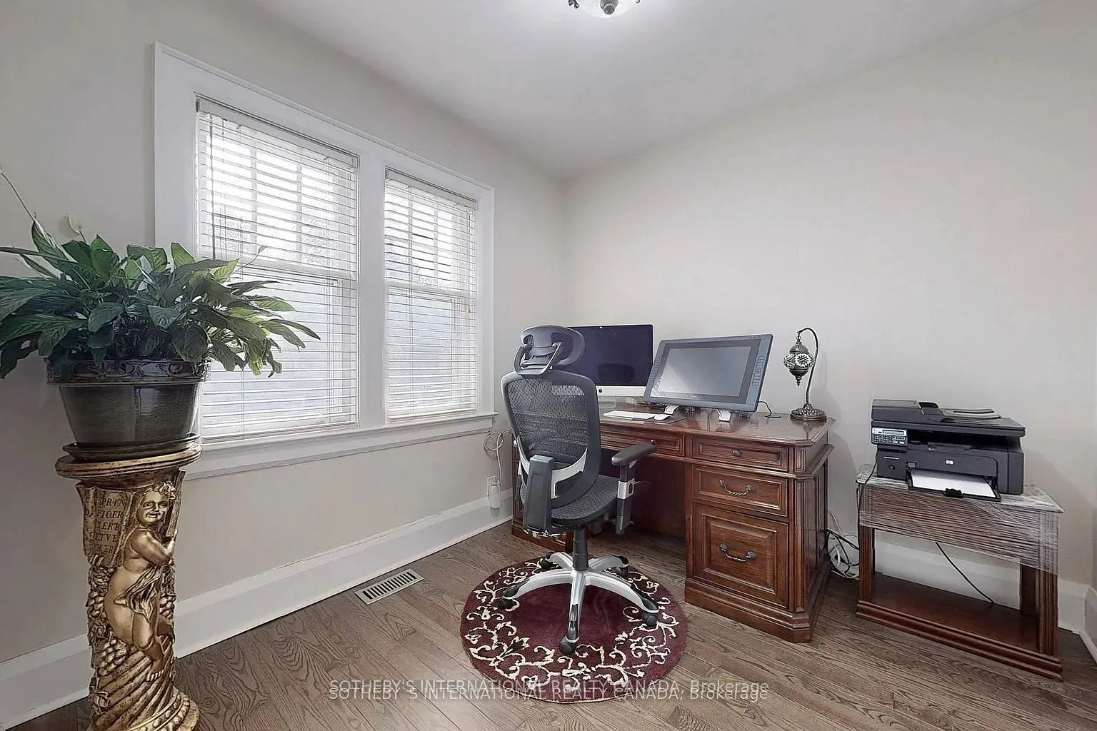 182 Duplex Avenue