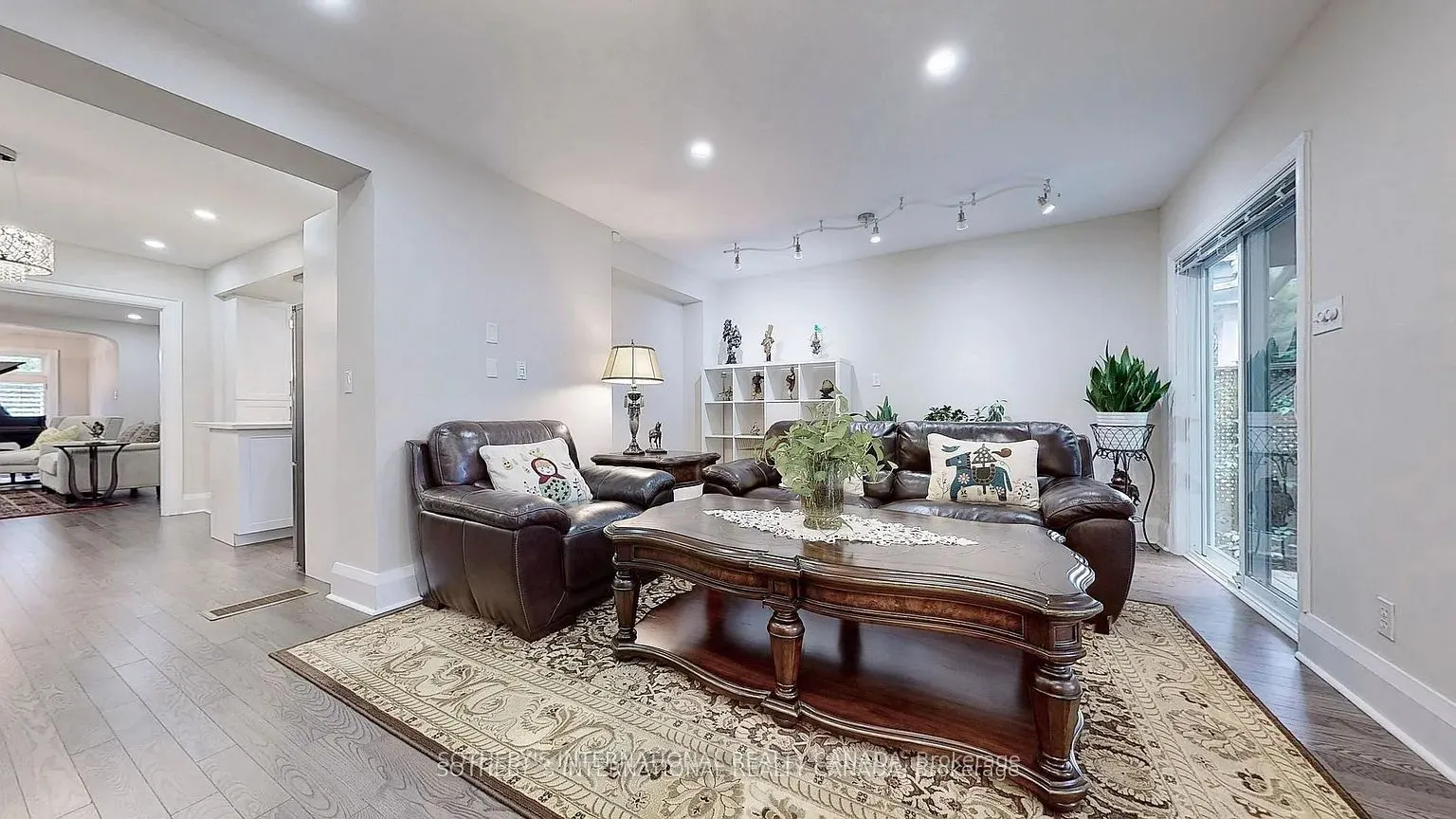 182 Duplex Avenue