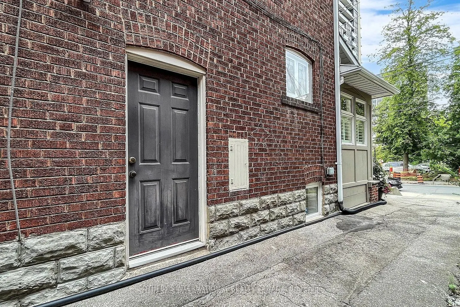 182 Duplex Avenue