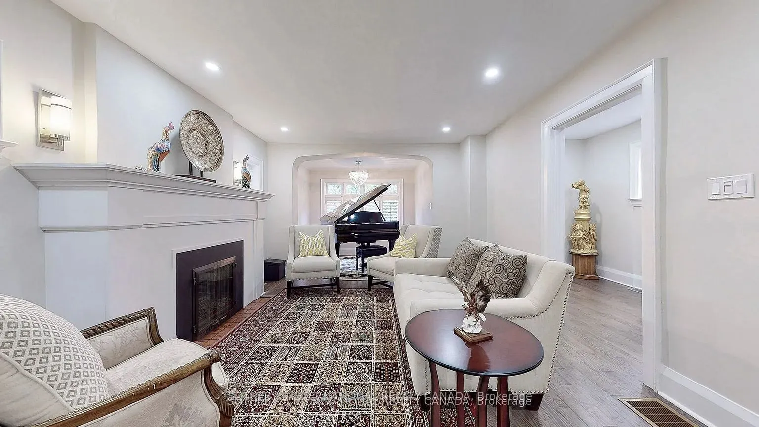 182 Duplex Avenue