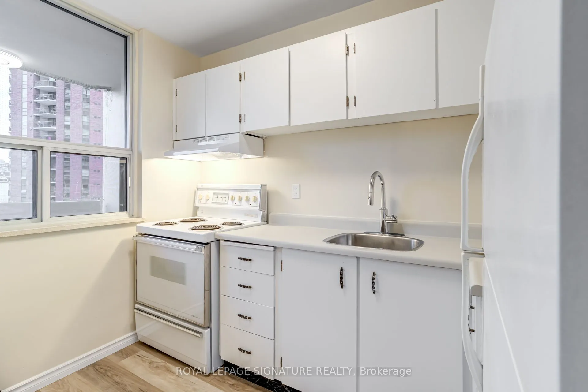 40 Homewood Avenue, #1011